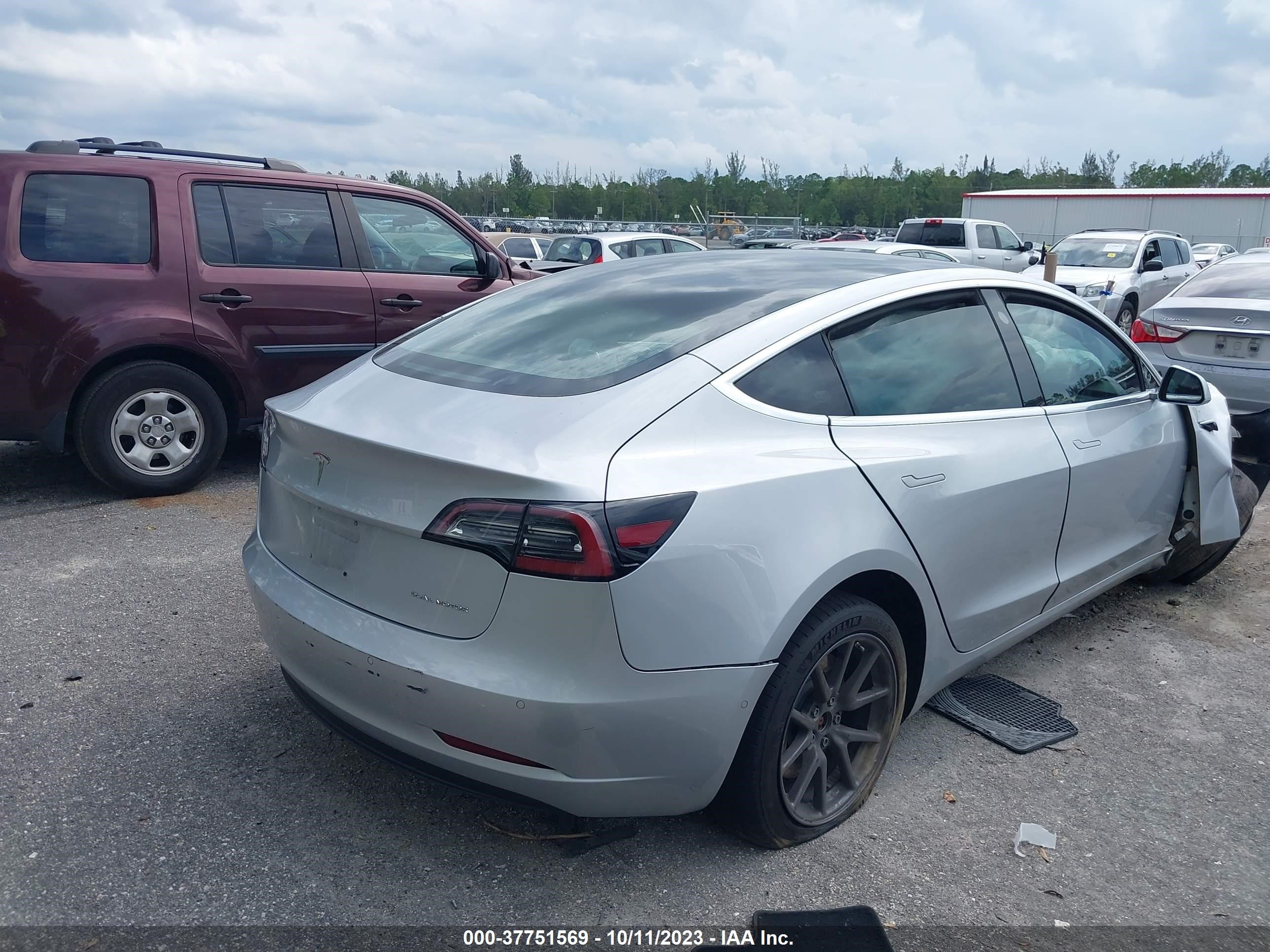 5YJ3E1EB1JF093337  tesla model 3 2018 IMG 3