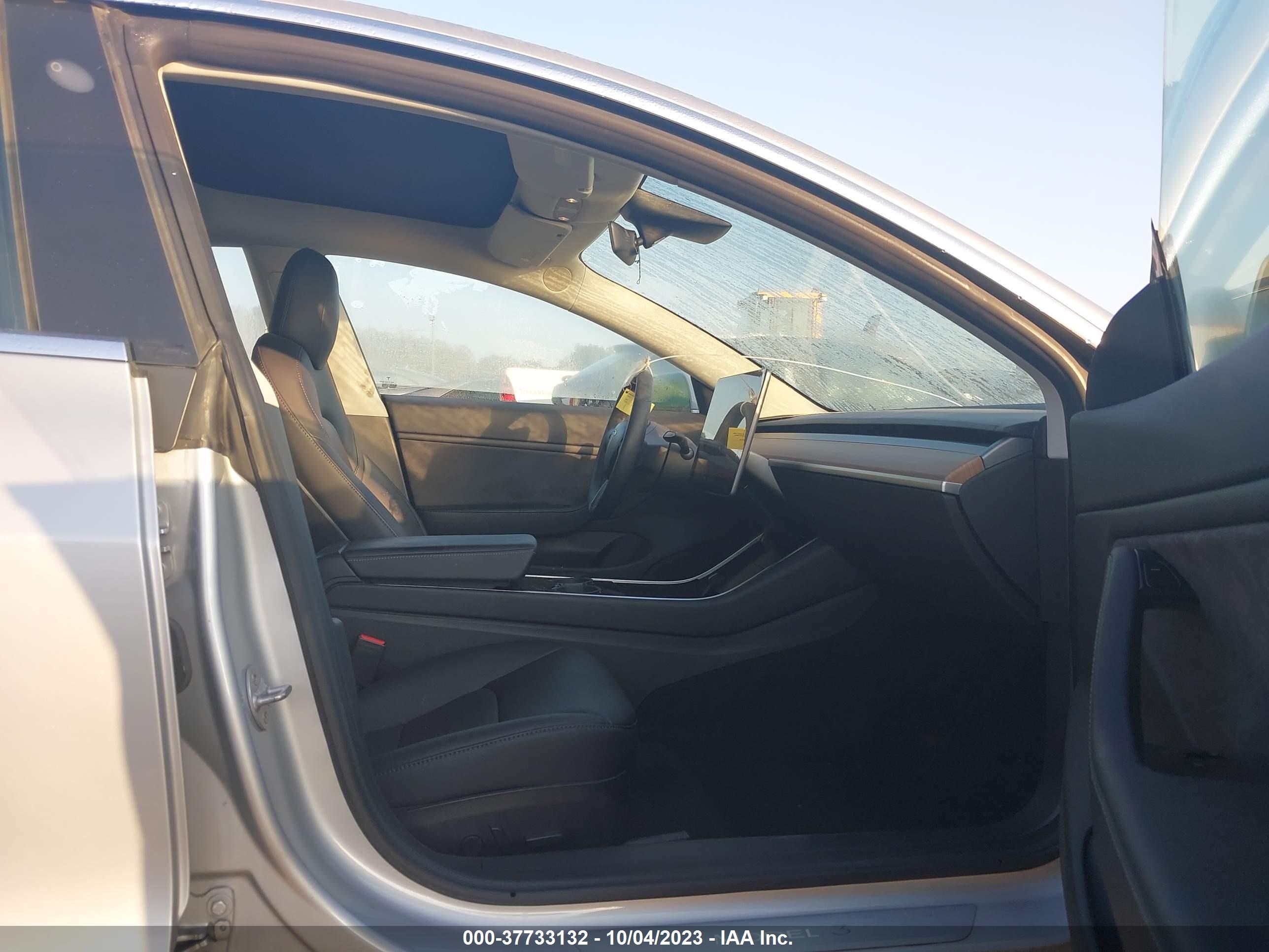 5YJ3E1EB1JF112839  tesla model 3 2018 IMG 4