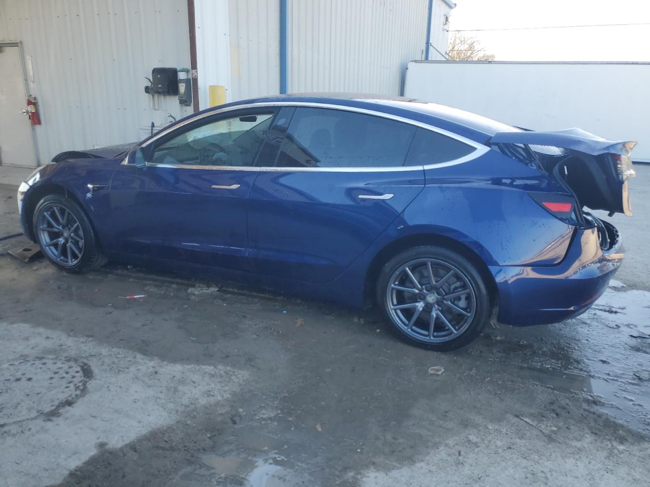 5YJ3E1EB4JF130607  tesla model 3 2018 IMG 1