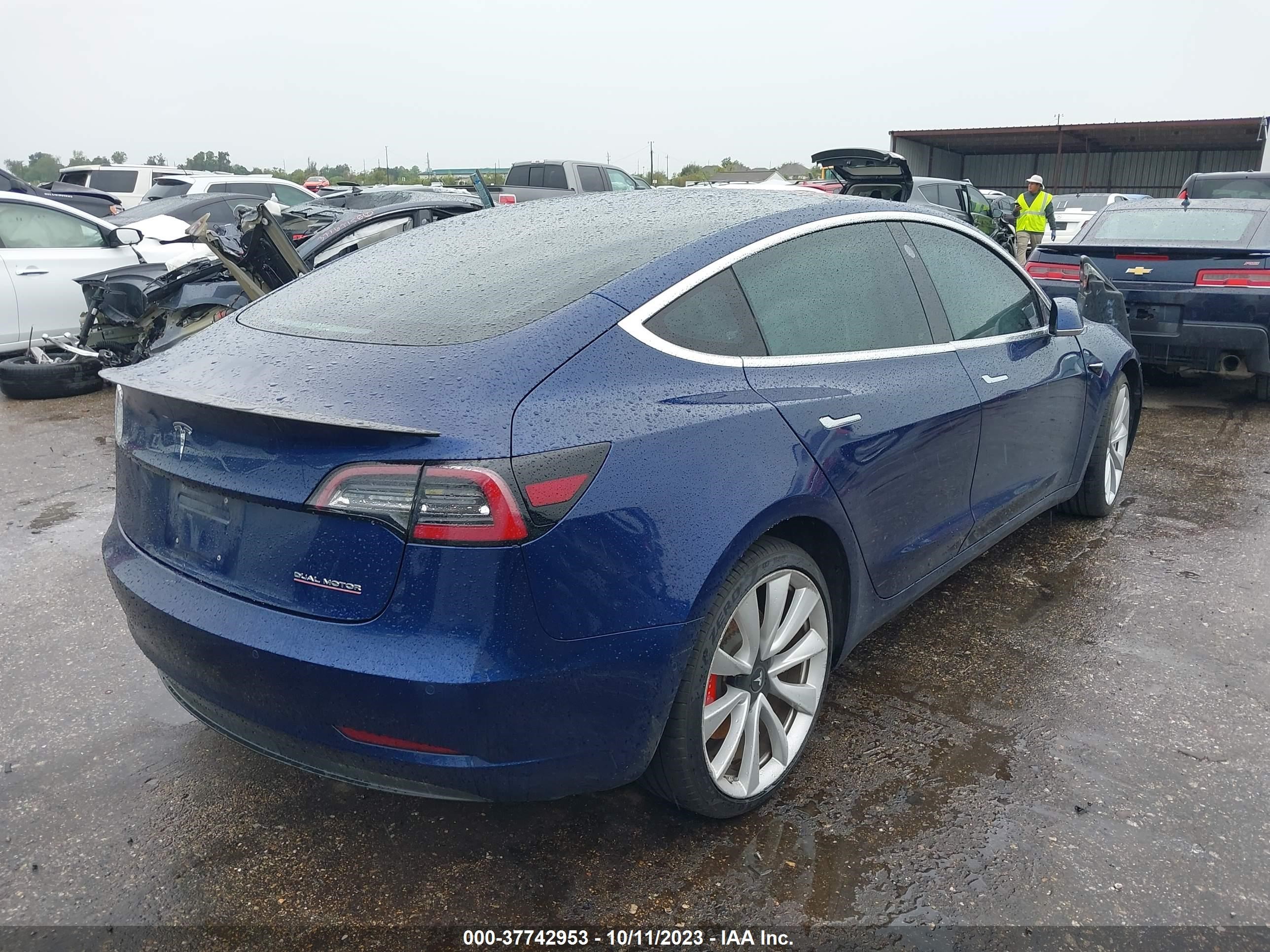 5YJ3E1EB7JF074193  tesla model 3 2018 IMG 3