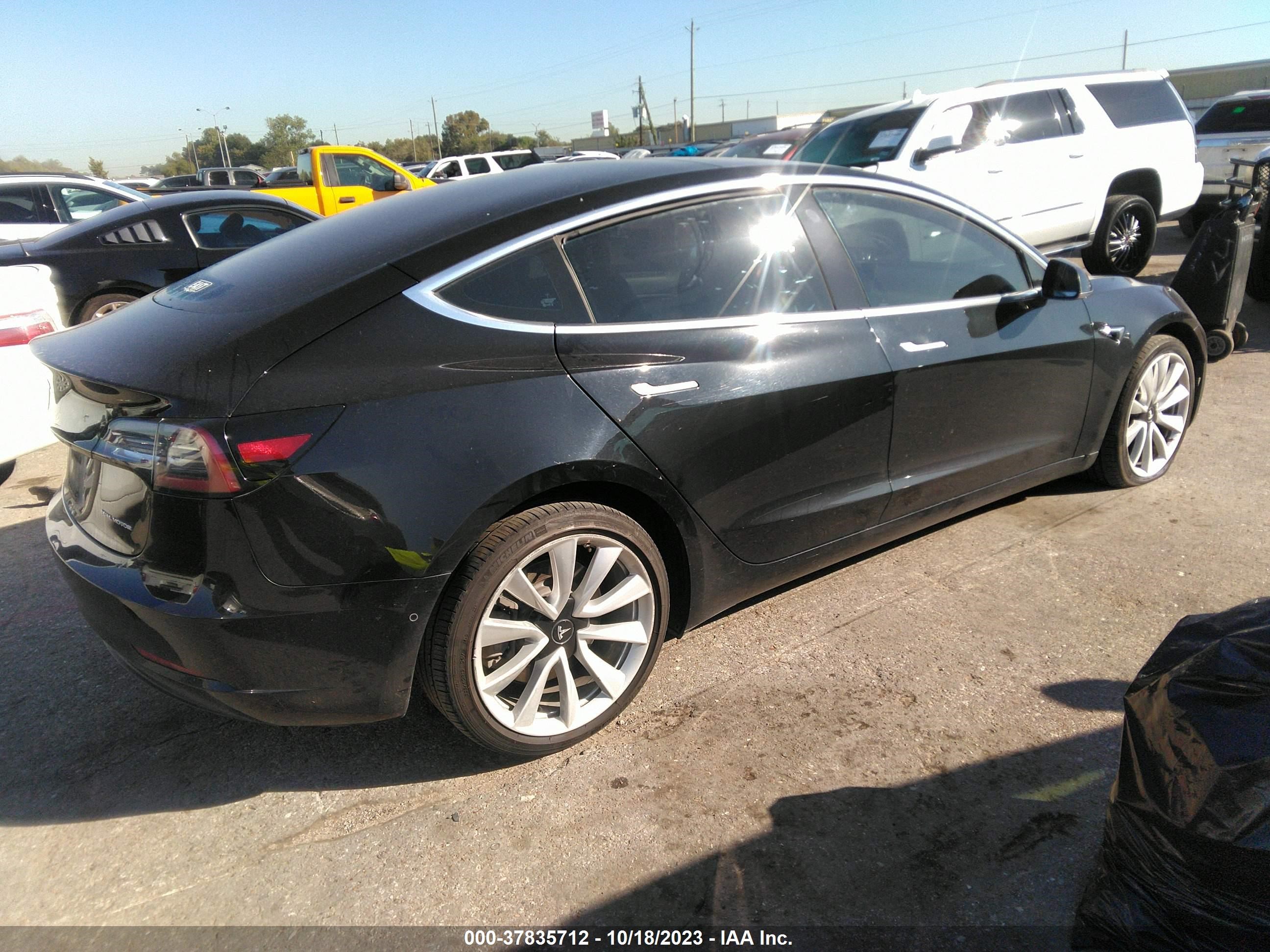 5YJ3E1EB9JF071375  tesla model 3 2018 IMG 3