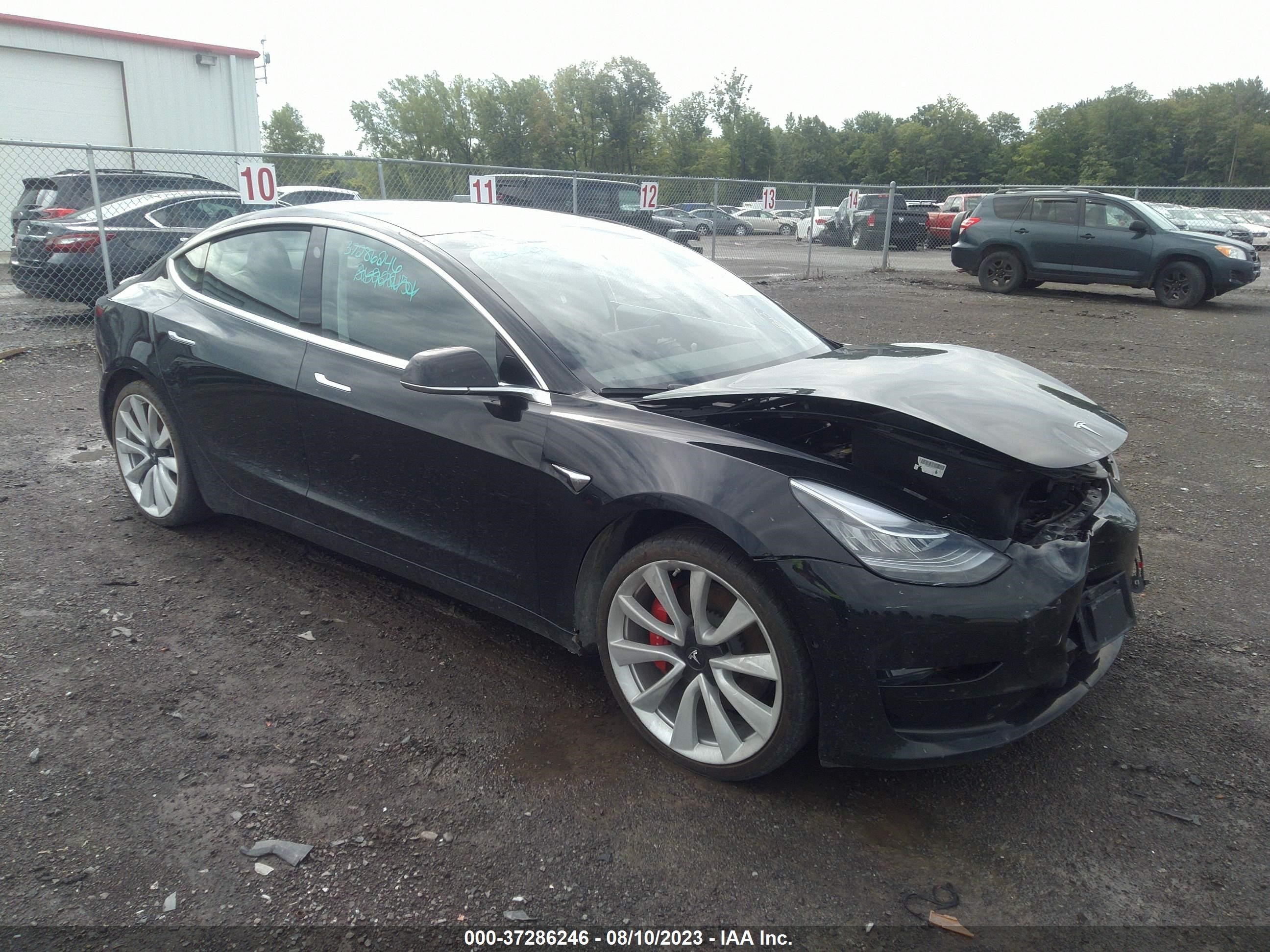 5YJ3E1EB9JF072395  tesla model 3 2018 IMG 0