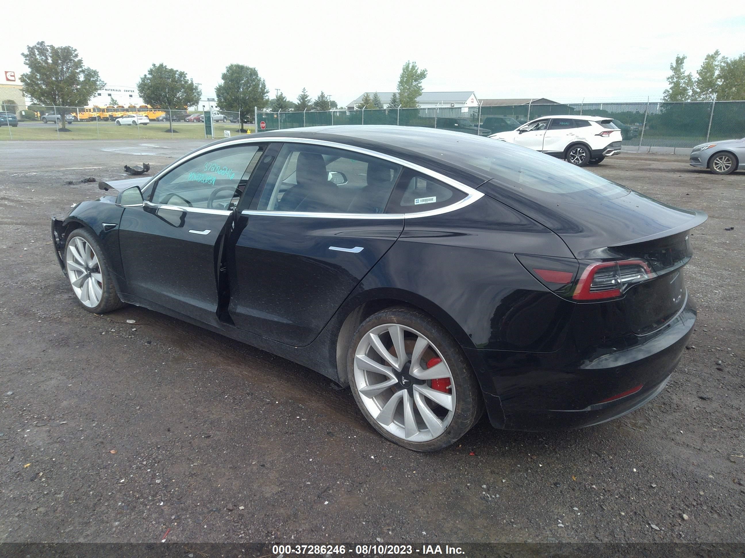 5YJ3E1EB9JF072395  tesla model 3 2018 IMG 2