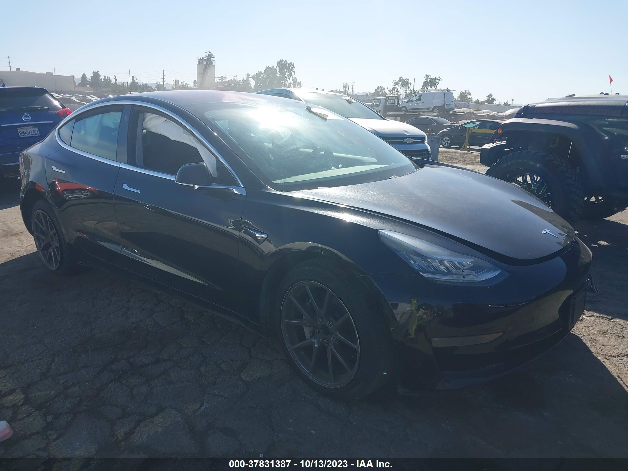 5YJ3E1EA2KF399228  tesla model 3 2019 IMG 0