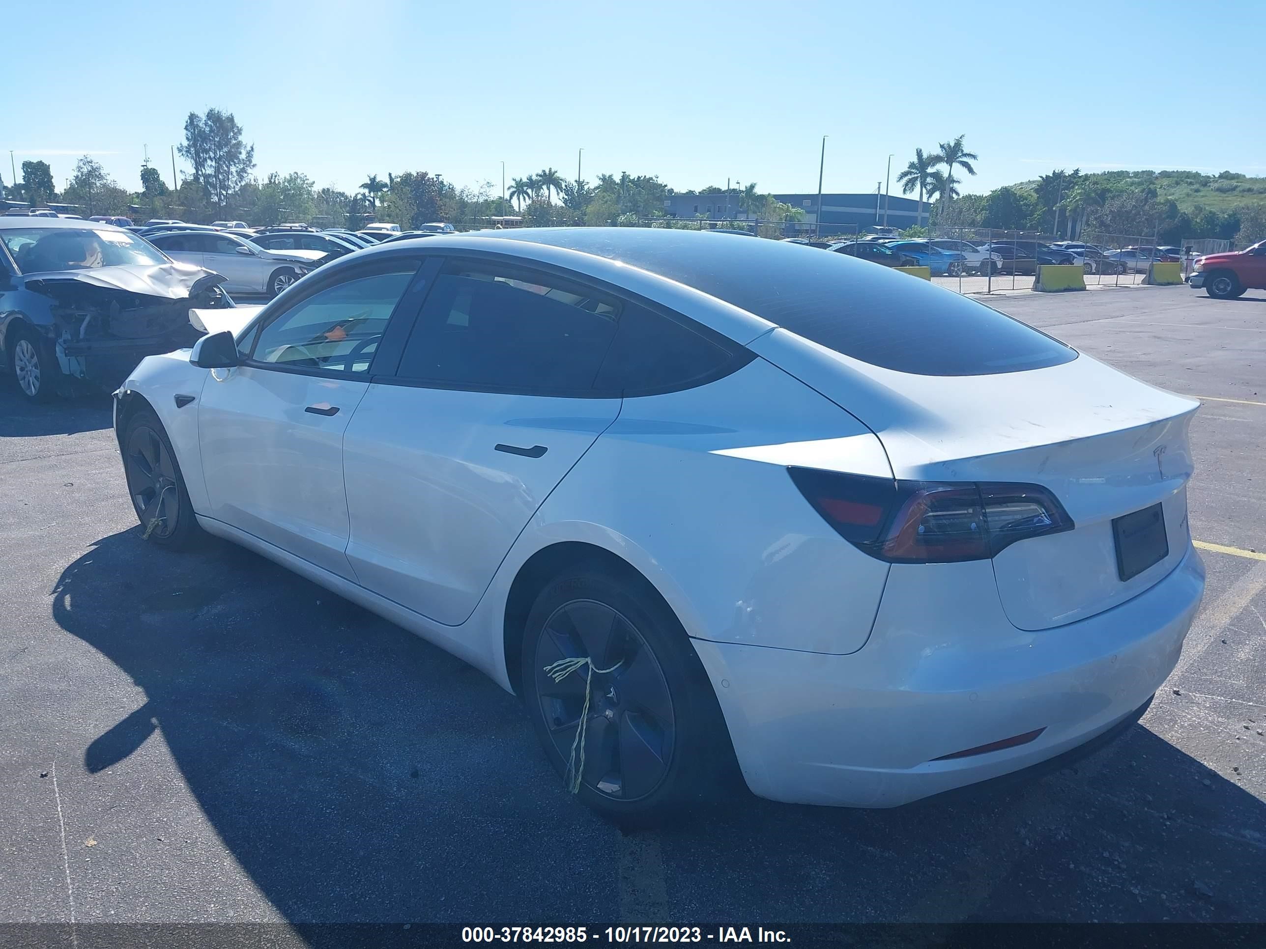 5YJ3E1EB1NF250175  tesla model 3 2022 IMG 2