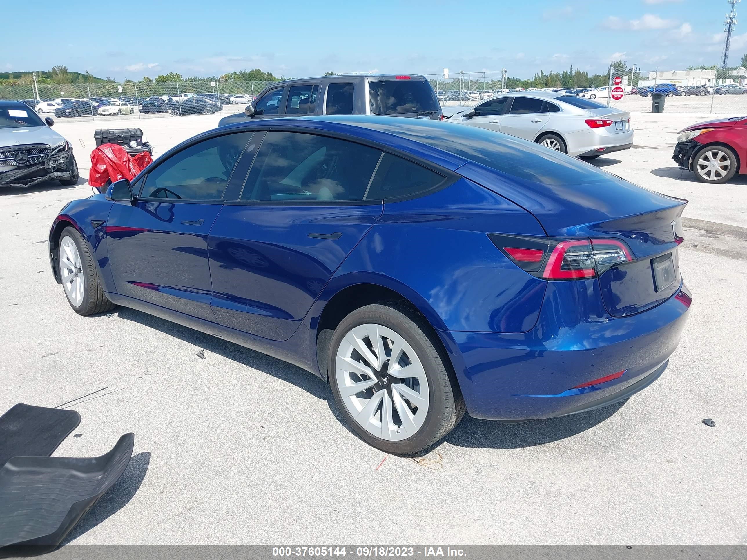 5YJ3E1EB4NF167825  tesla model 3 2022 IMG 2