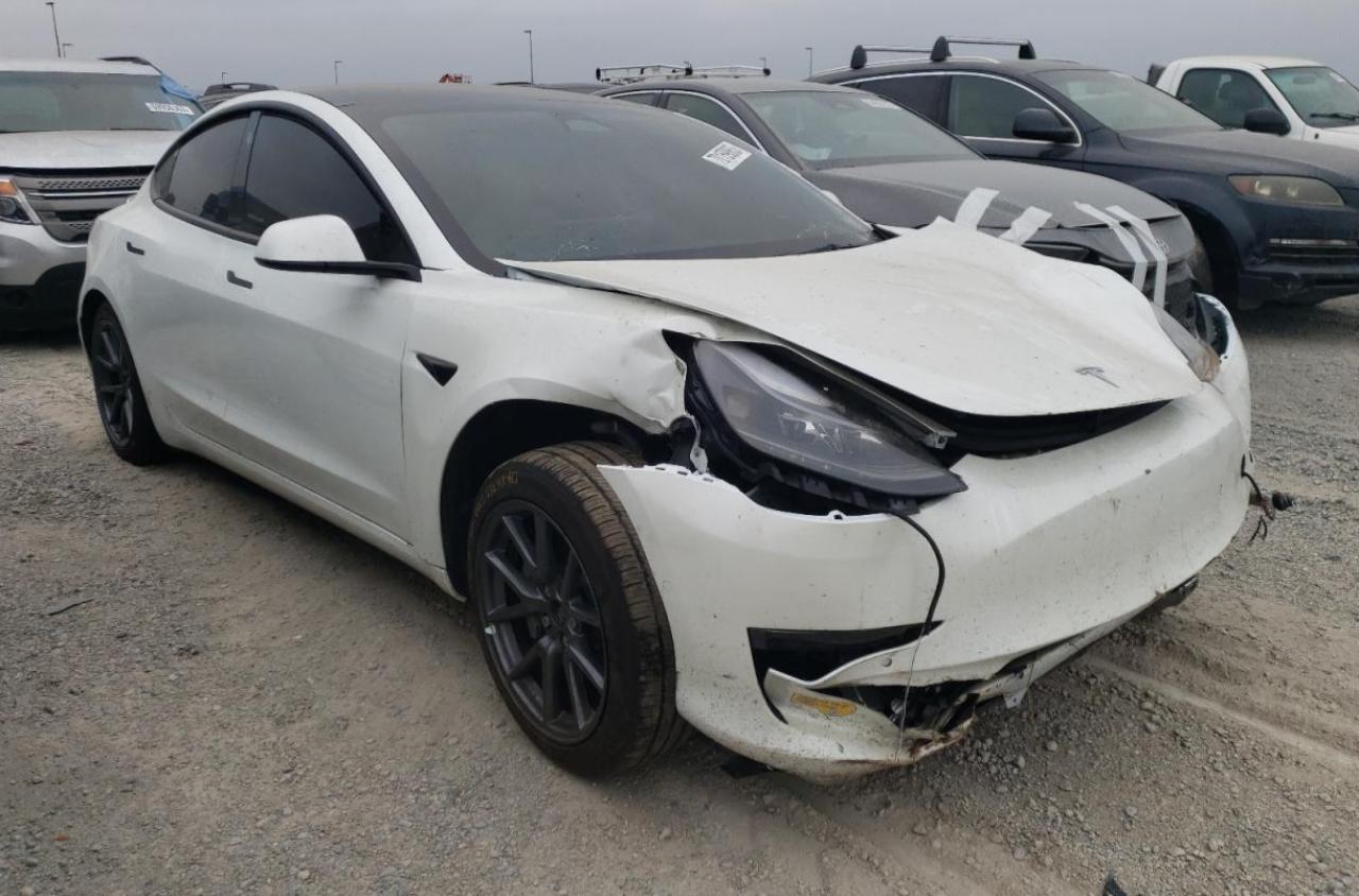 5YJ3E1EB7NF252092  tesla model 3 2022 IMG 3