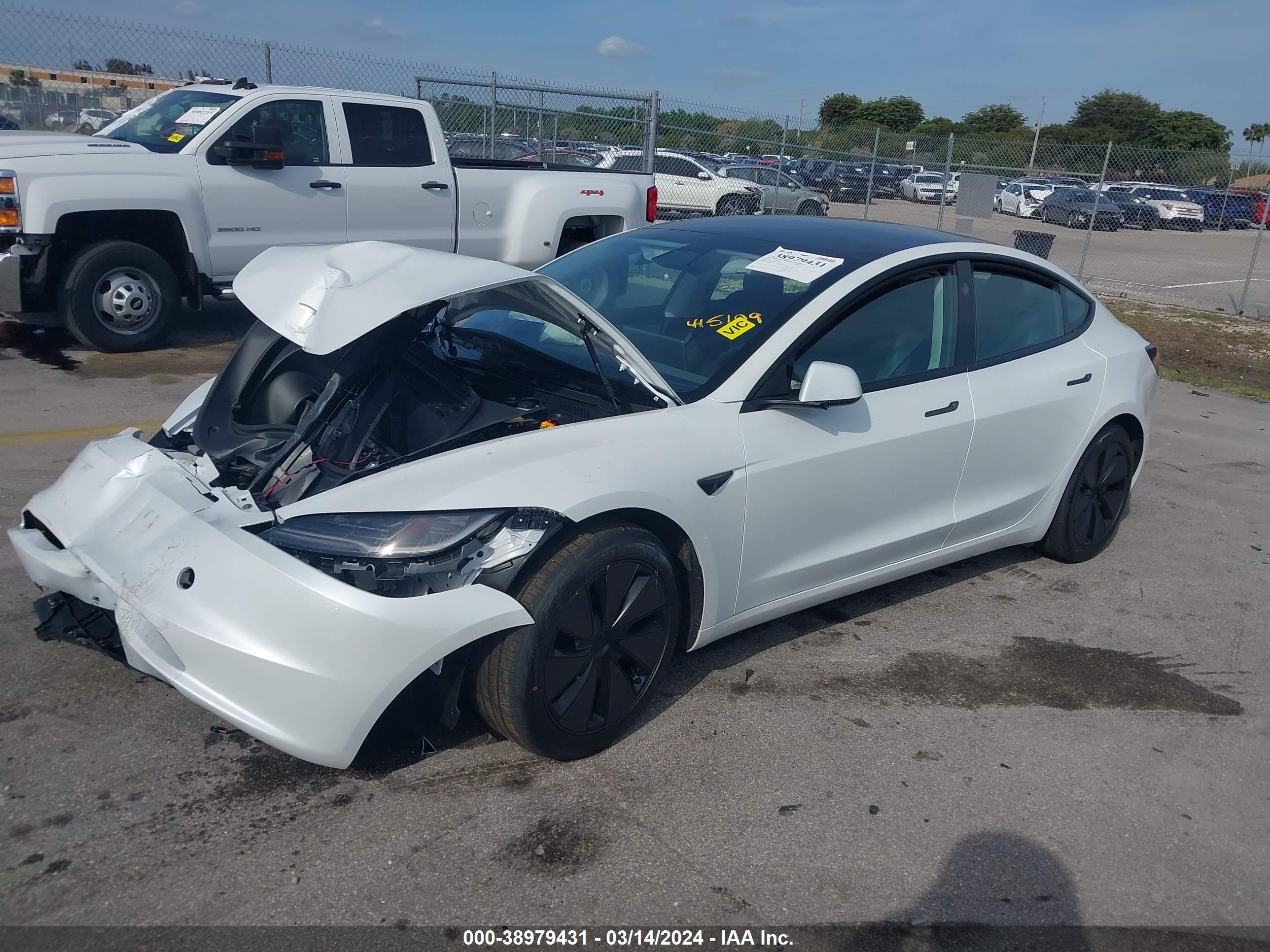 5YJ3E1EA1RF727457  tesla model 3 2024 IMG 1