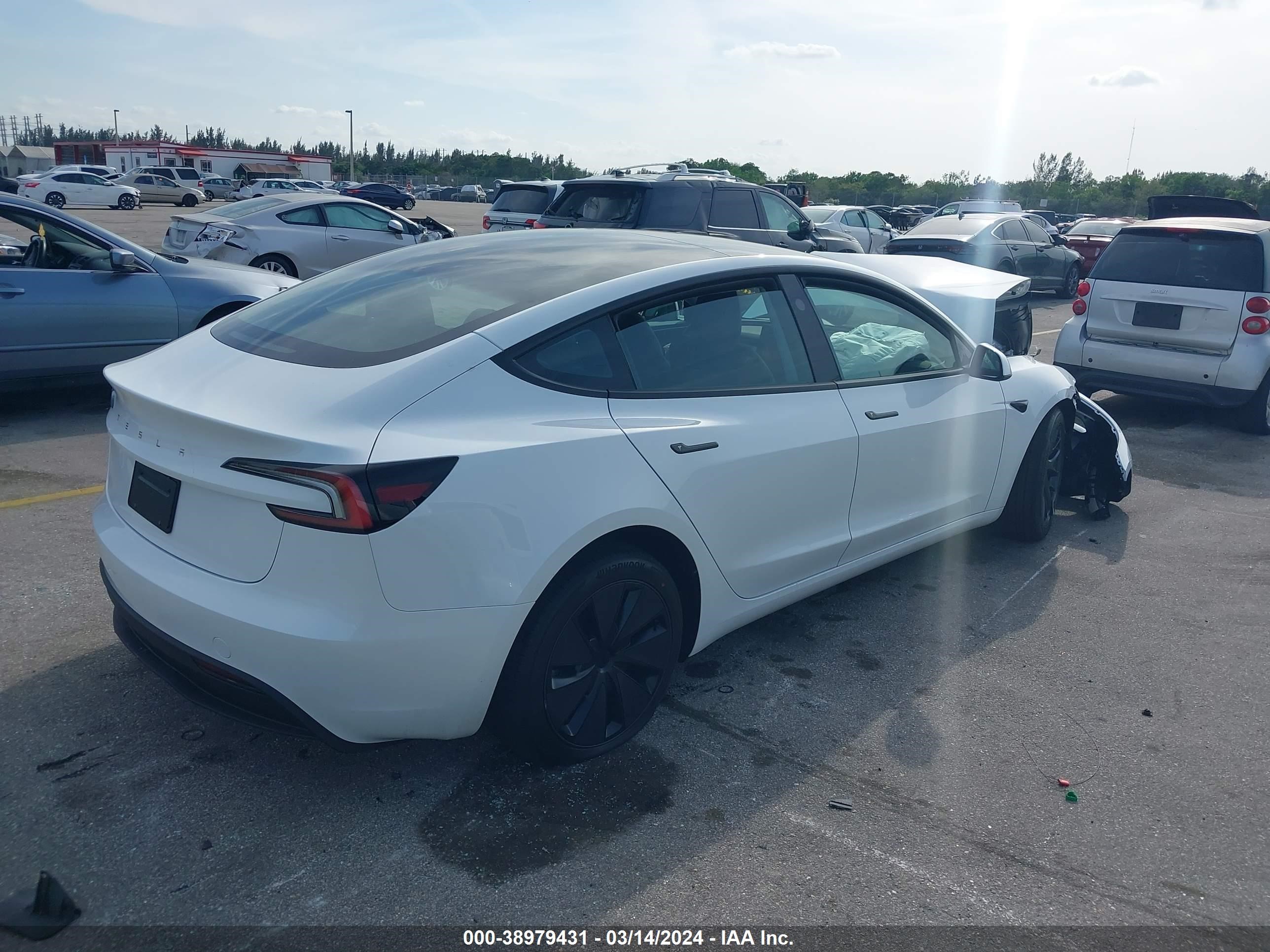 5YJ3E1EA1RF727457  tesla model 3 2024 IMG 3