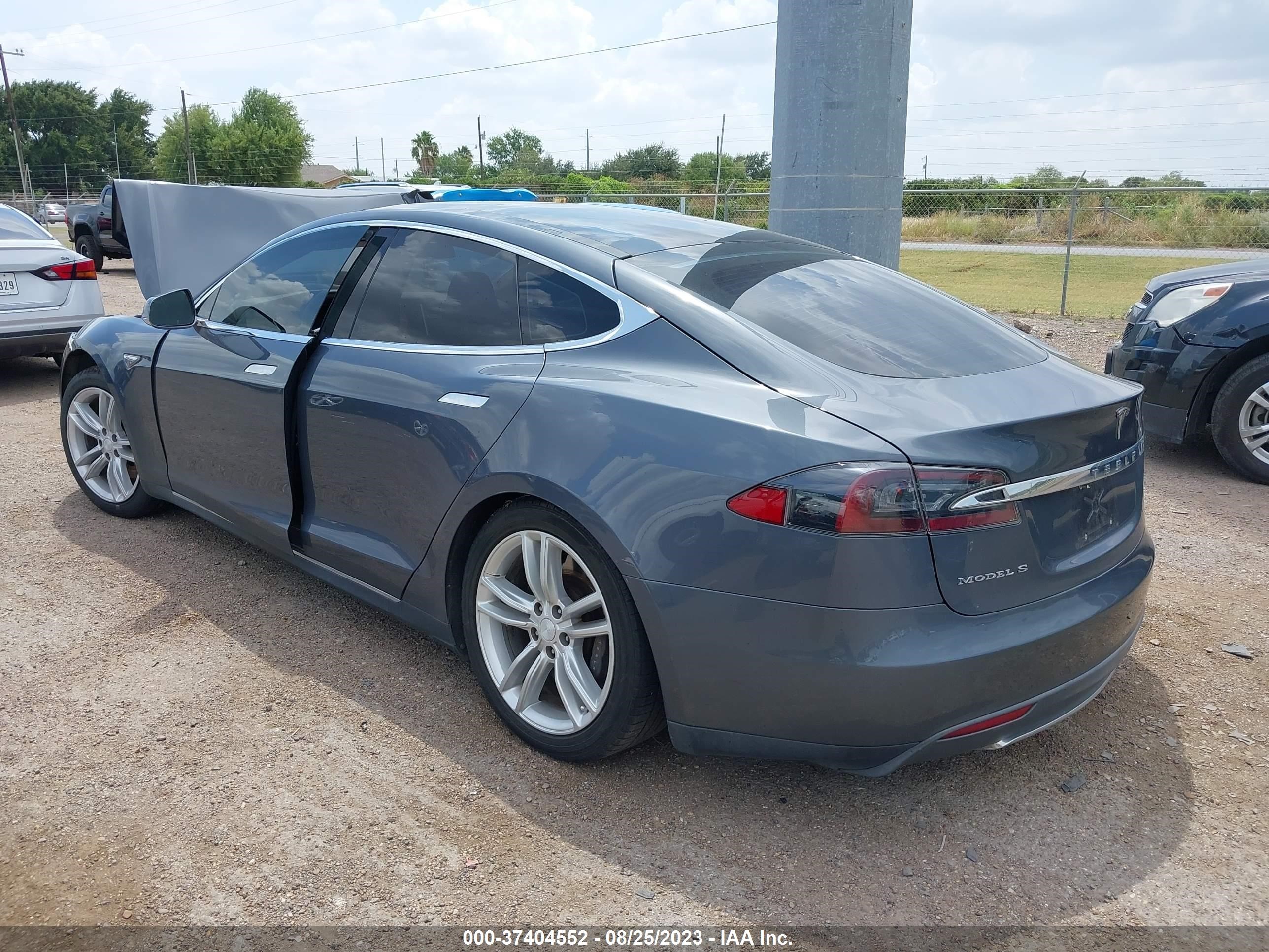 5YJSA1CN5DFP15852  tesla model s 2013 IMG 2