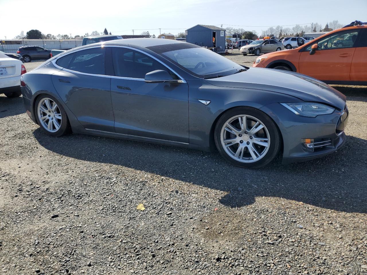 5YJSA1DN6DFP14076  tesla model s 2013 IMG 3