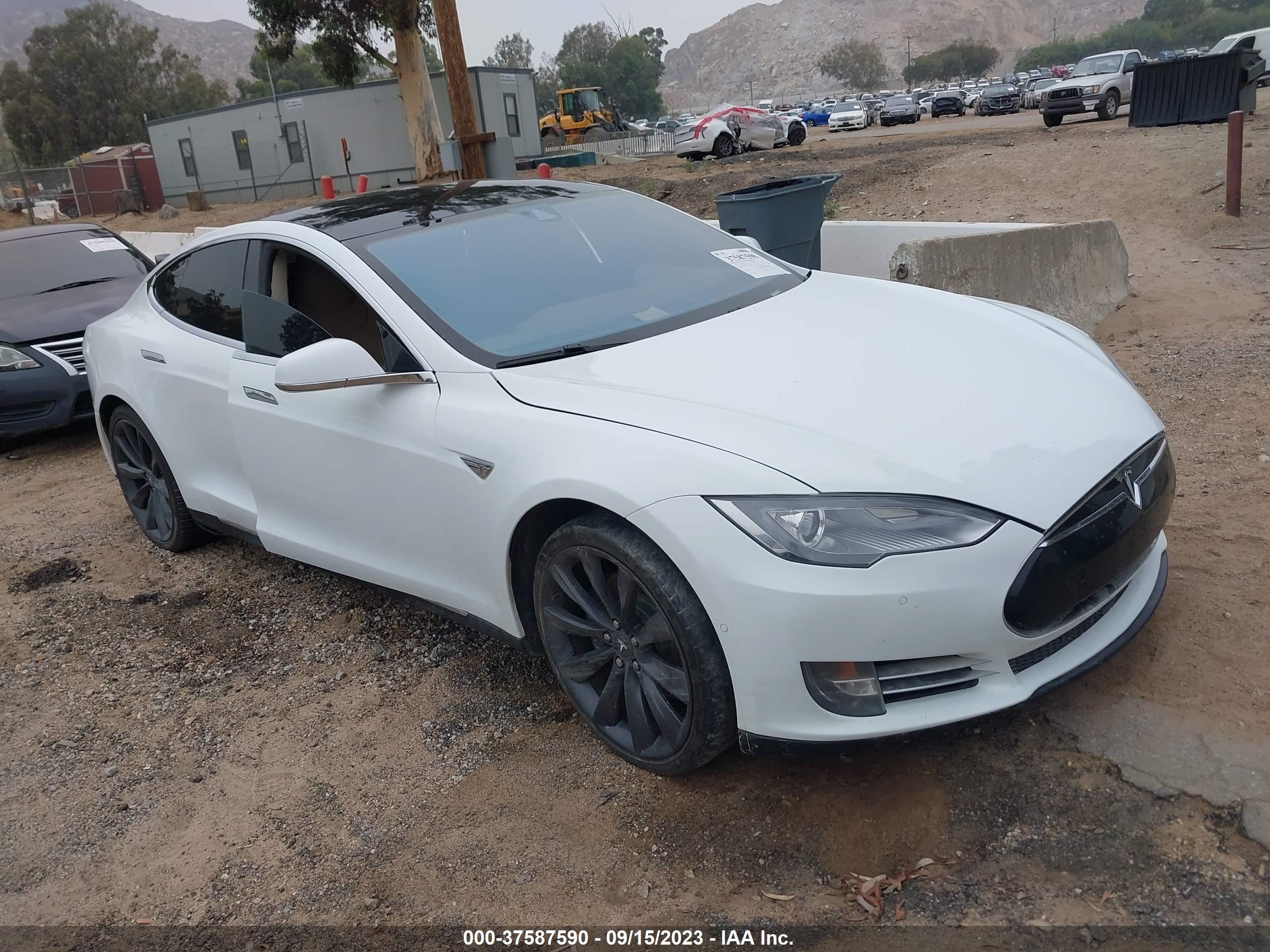 5YJSA1H11EFP53845  tesla model s 2014 IMG 0