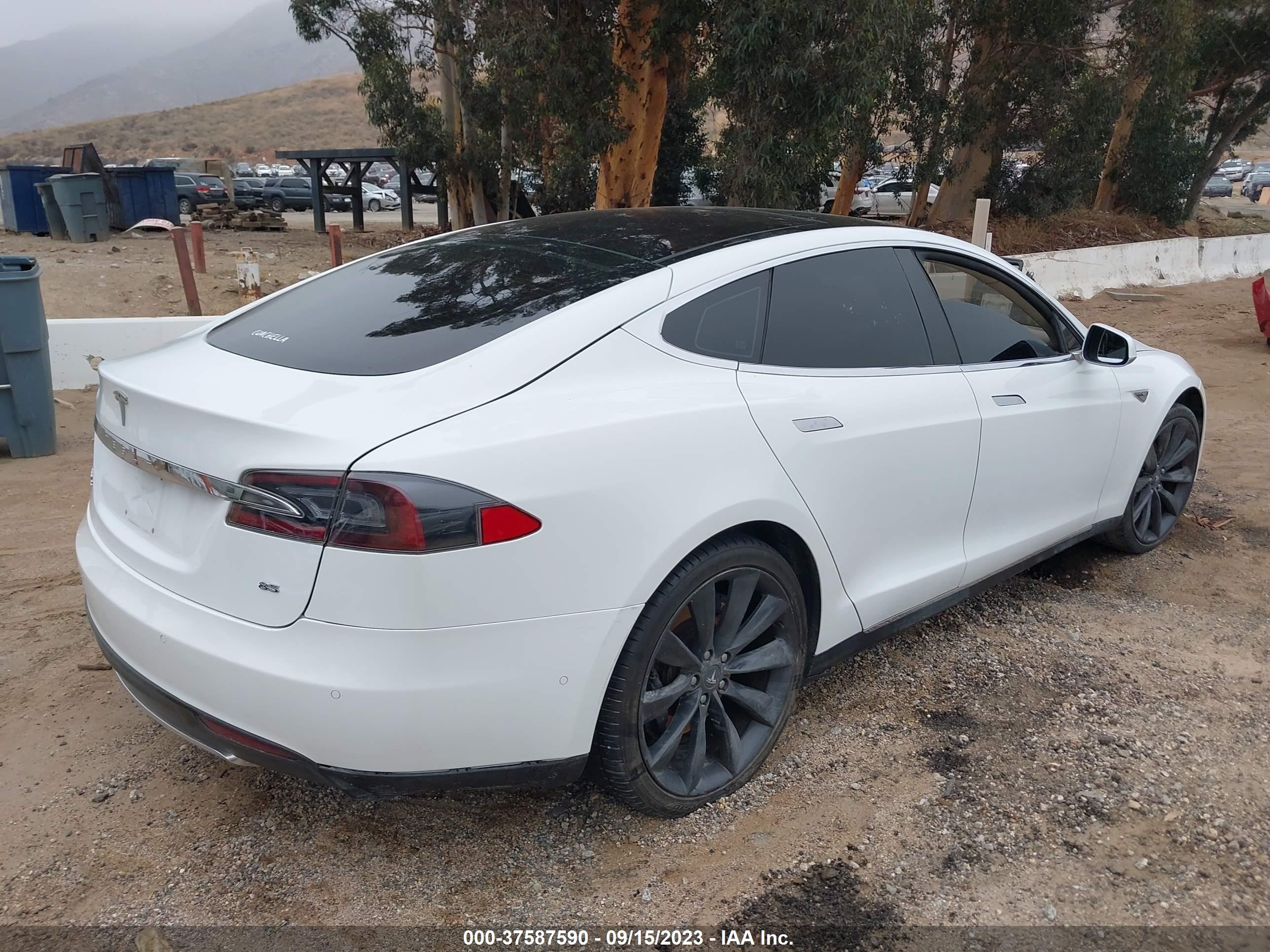 5YJSA1H11EFP53845  tesla model s 2014 IMG 3