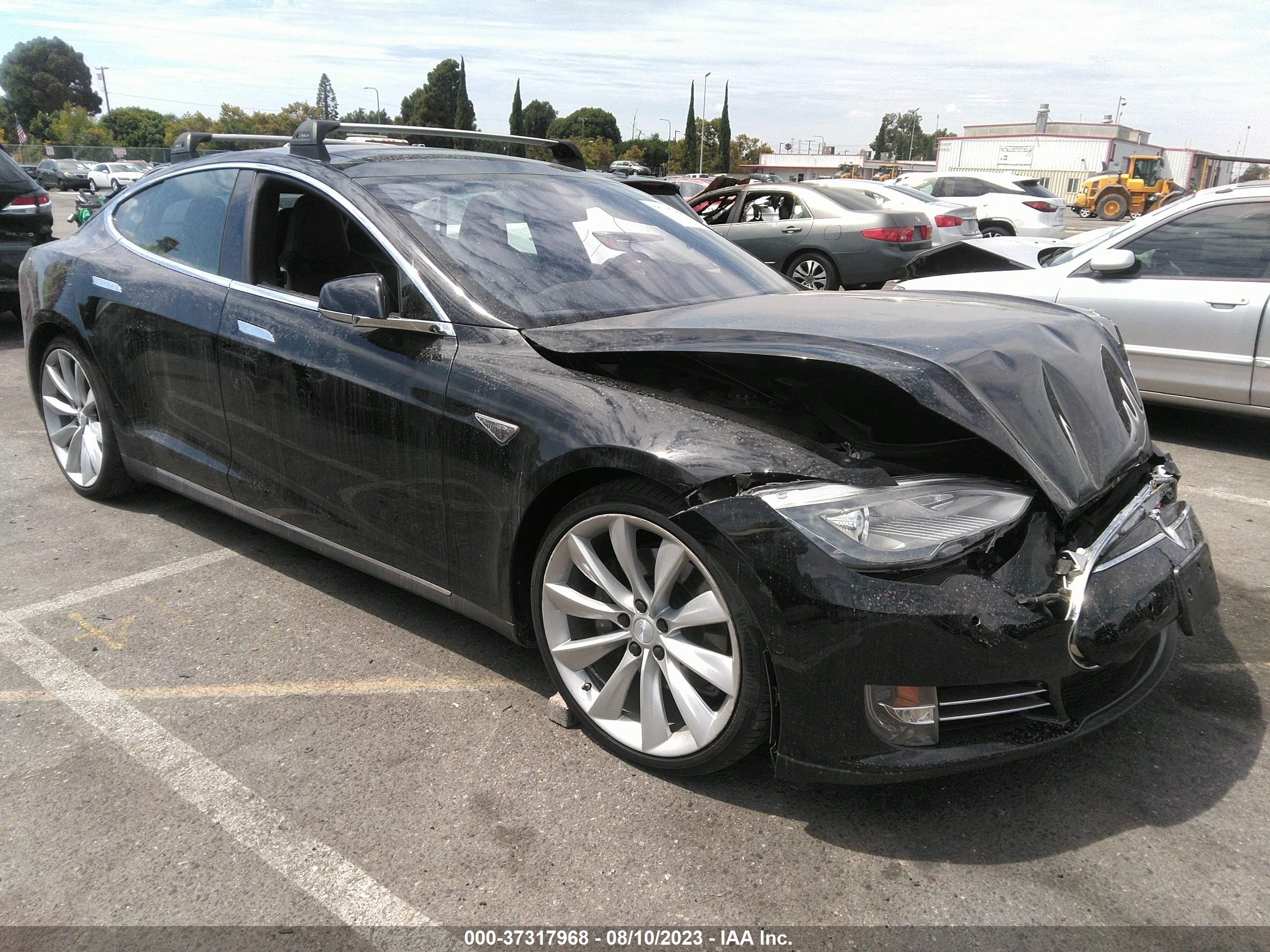 5YJSA1E24FF102868  tesla model s 2015 IMG 0