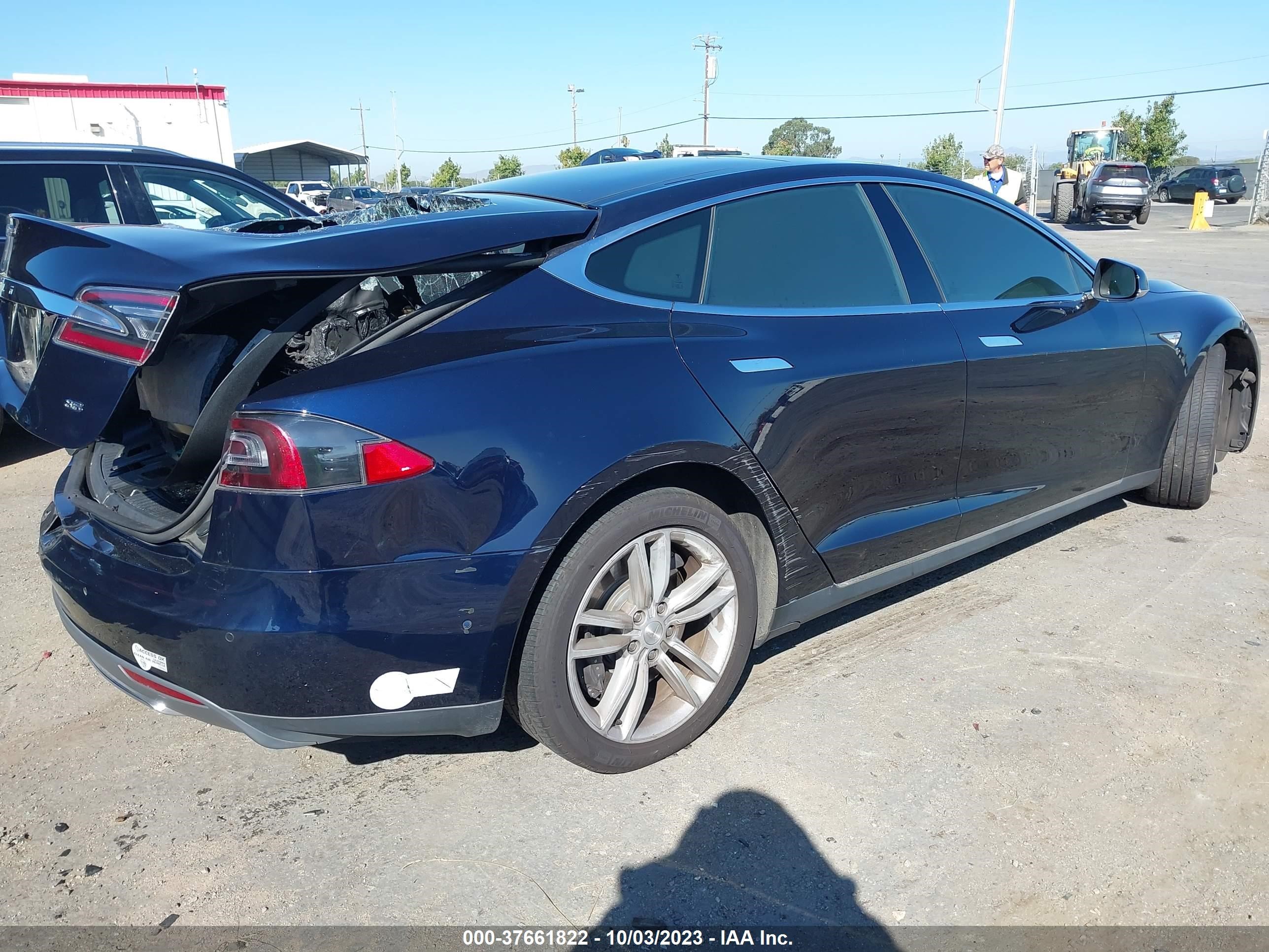 5YJSA1H16FFP77768  tesla model s 2015 IMG 3