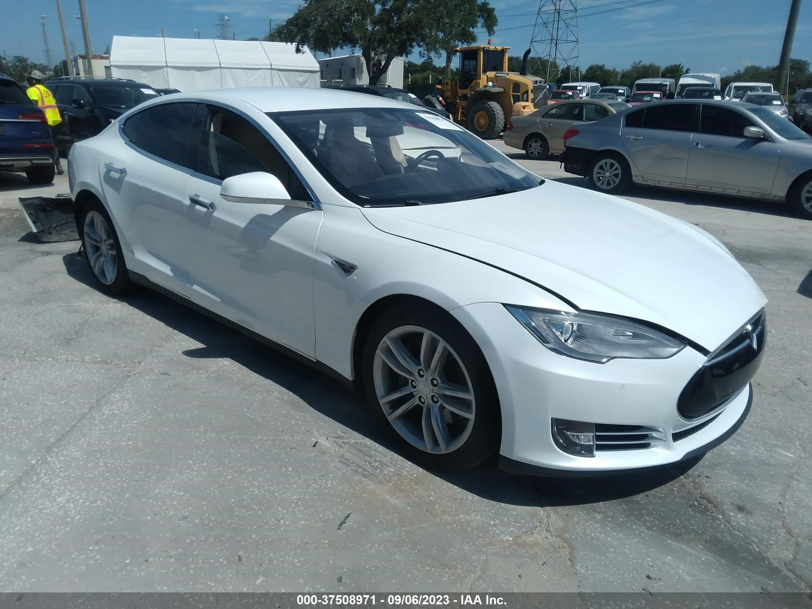 5YJSA1S25FF097863  tesla model s 2015 IMG 0