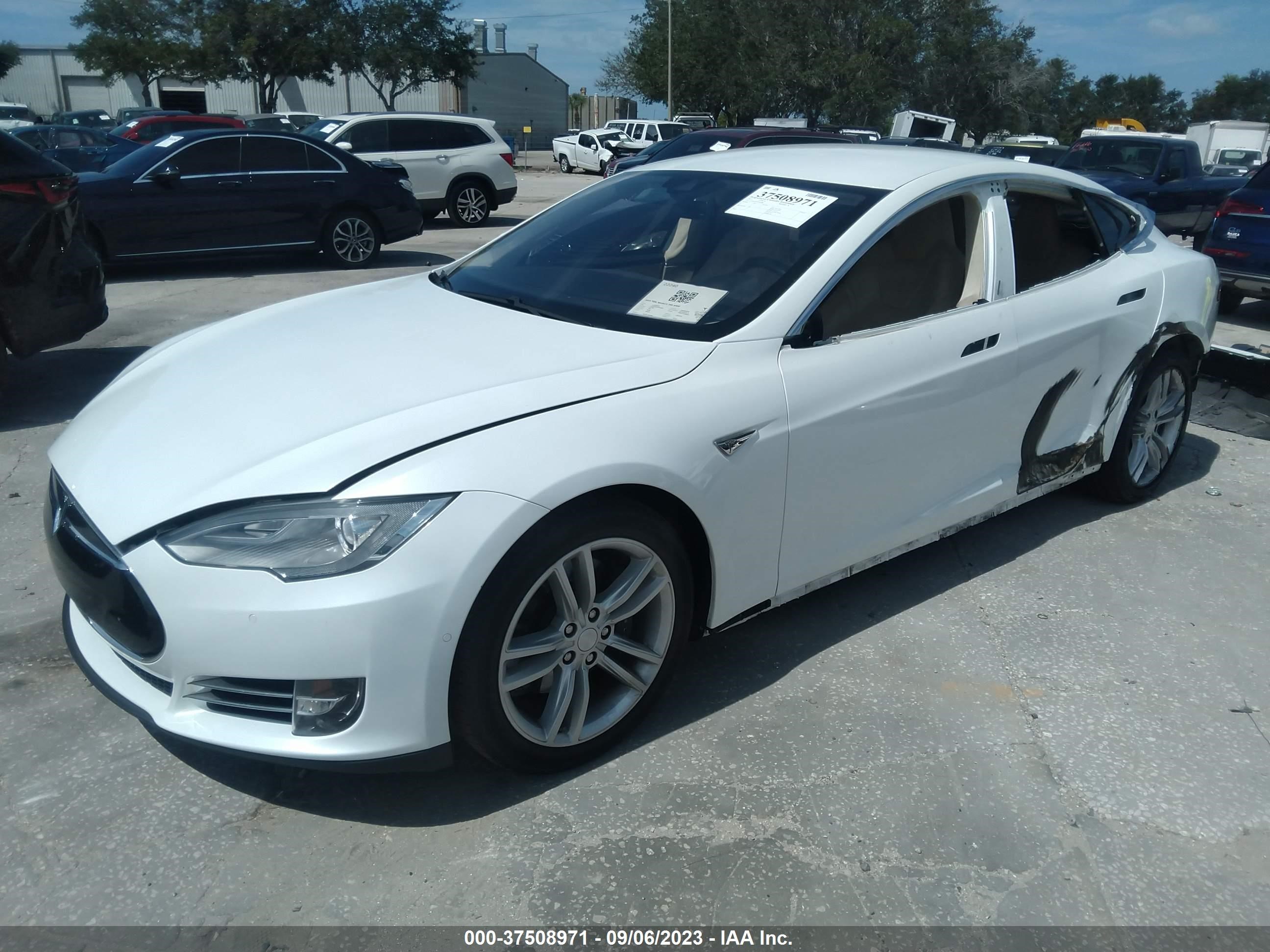 5YJSA1S25FF097863  tesla model s 2015 IMG 1