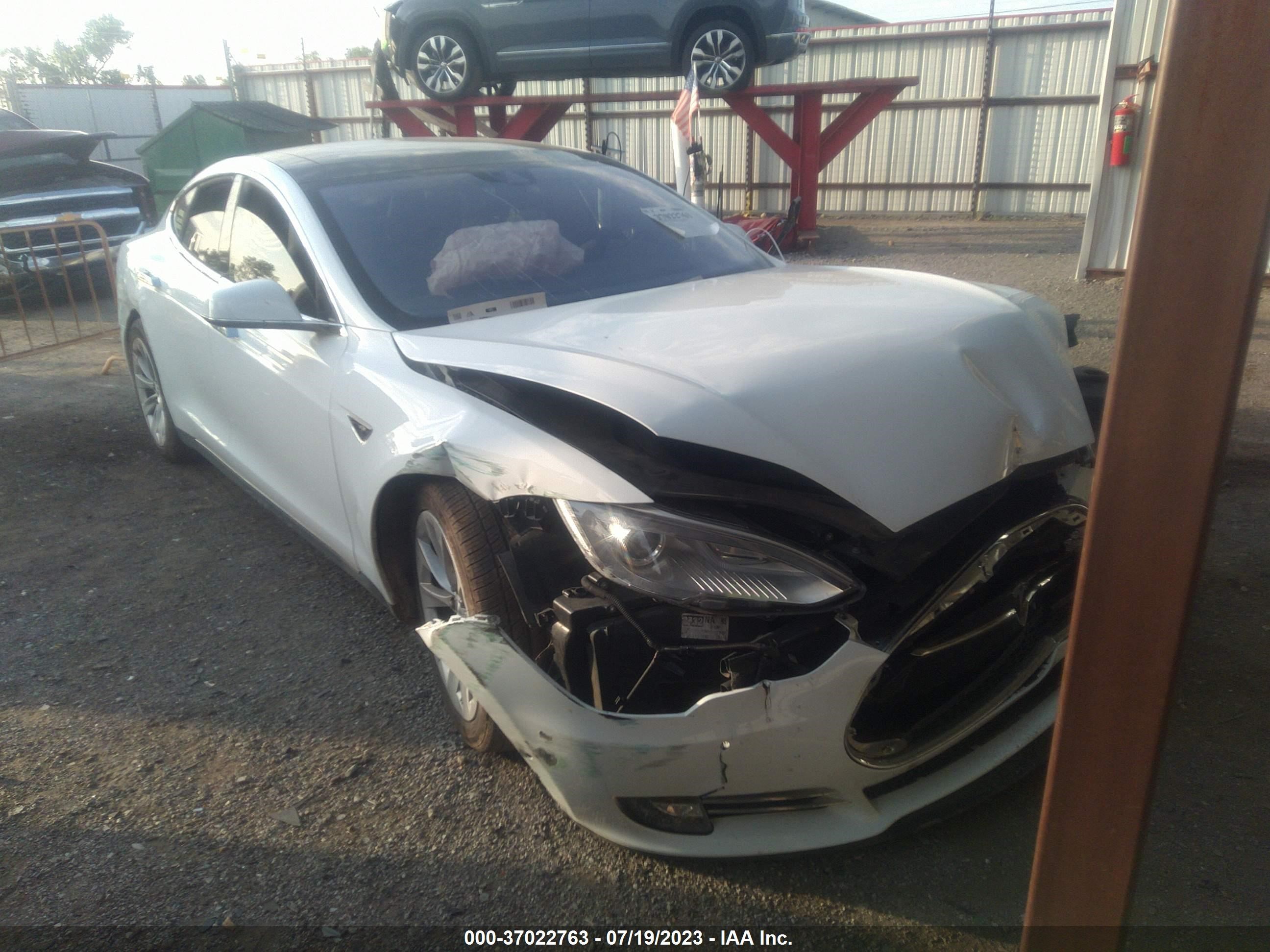 5YJSA1E25GF135377  tesla model s 2016 IMG 0