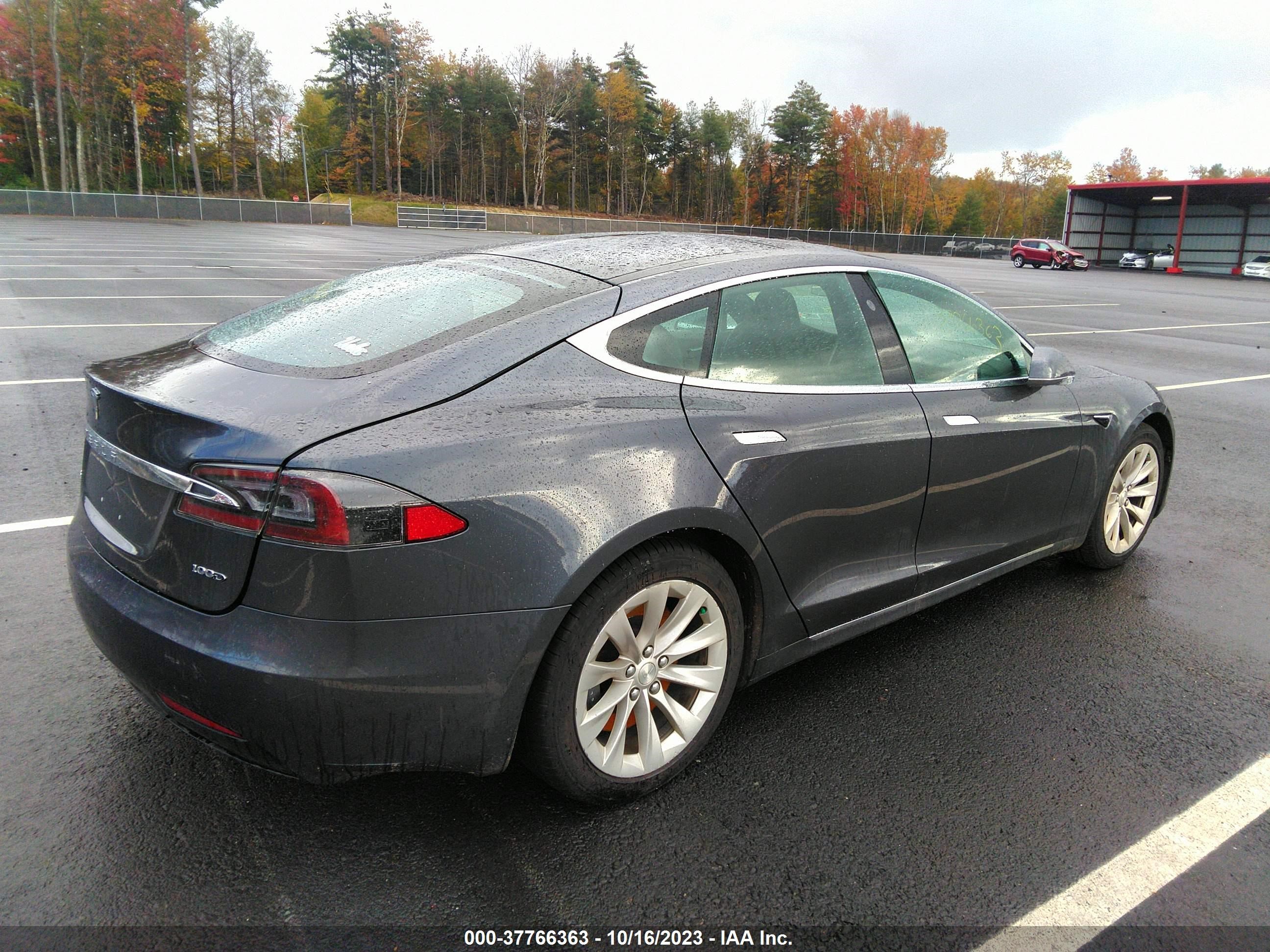 5YJSA1E20JF266434  tesla model s 2018 IMG 3