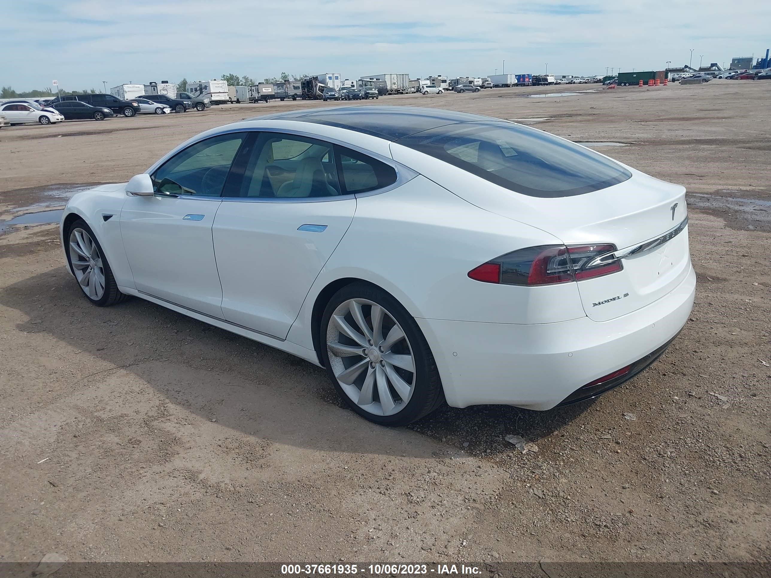 5YJSA1E29JF275049  tesla model s 2018 IMG 2