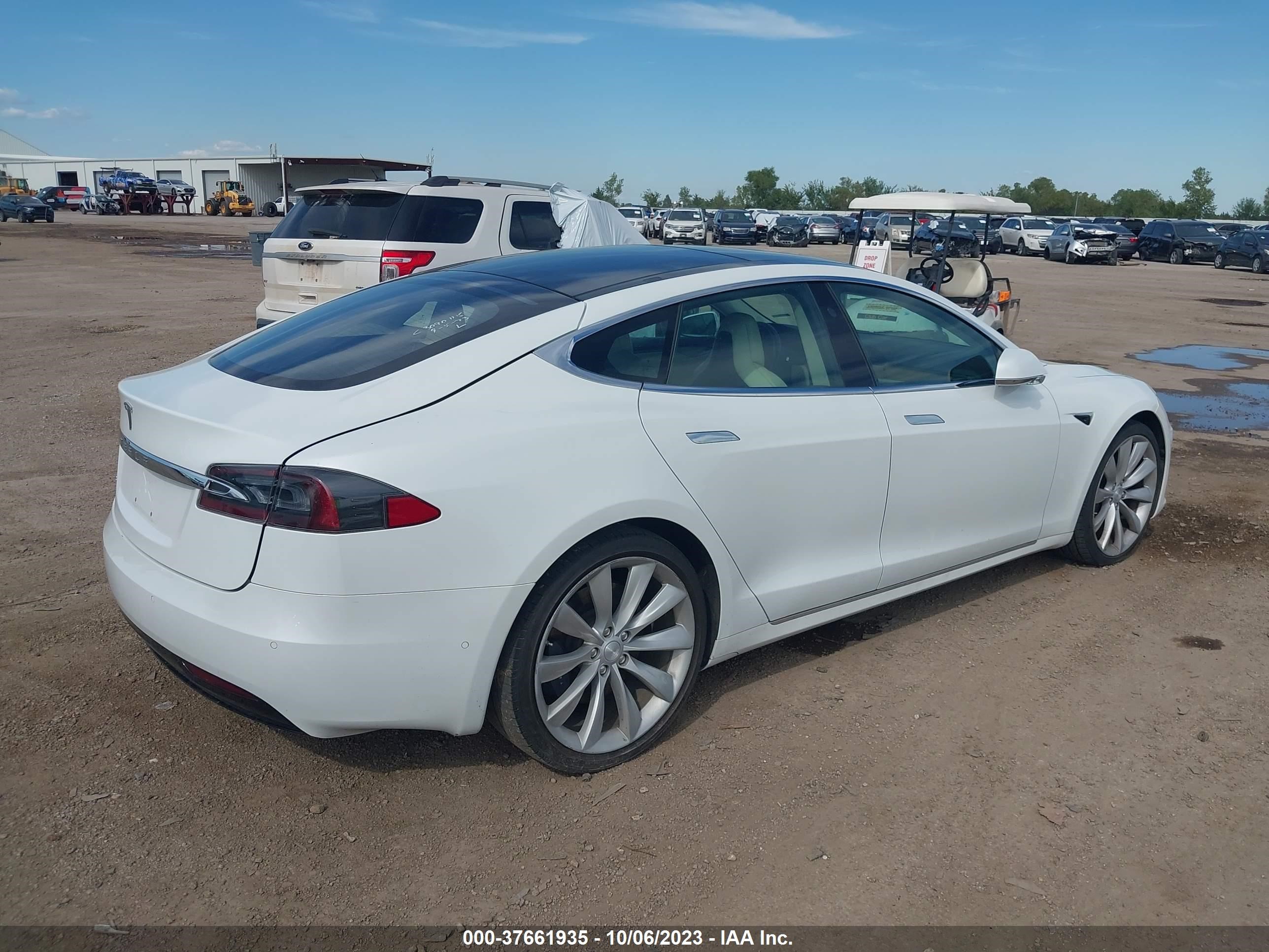 5YJSA1E29JF275049  tesla model s 2018 IMG 3