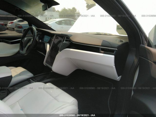 5YJXCAE4XHF066043  tesla model x 2017 IMG 4