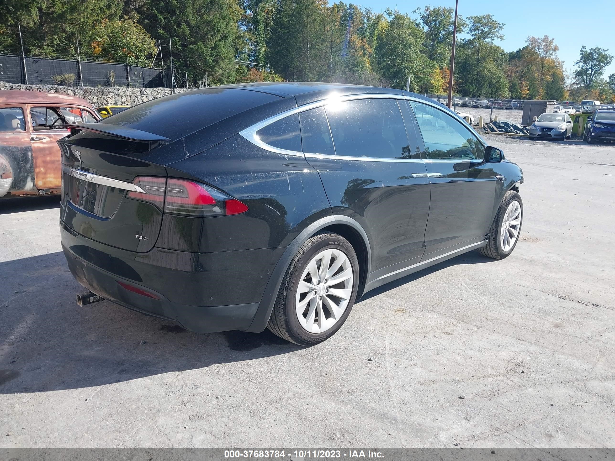 5YJXCAE24JF137600  tesla model x 2018 IMG 3