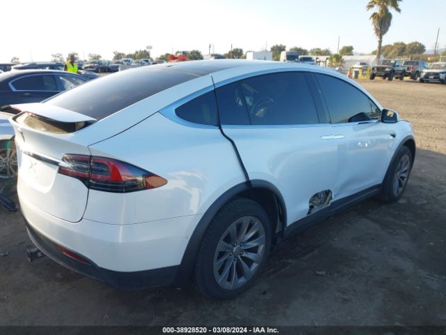 5YJXCBE20JF115857  tesla model x 2018 IMG 3