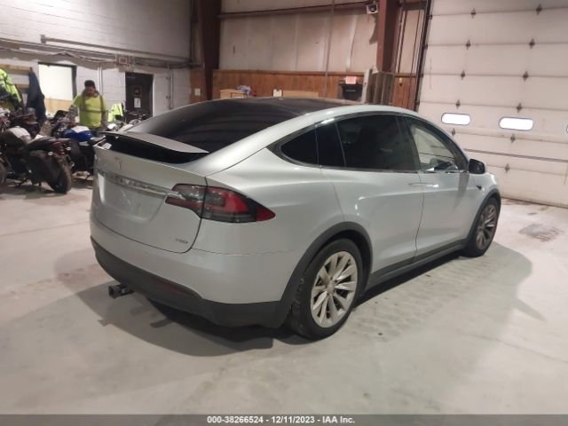 5YJXCBE24JF090977  tesla model x 2018 IMG 3