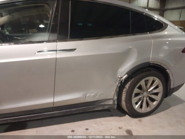 5YJXCBE24JF090977  tesla model x 2018 IMG 5