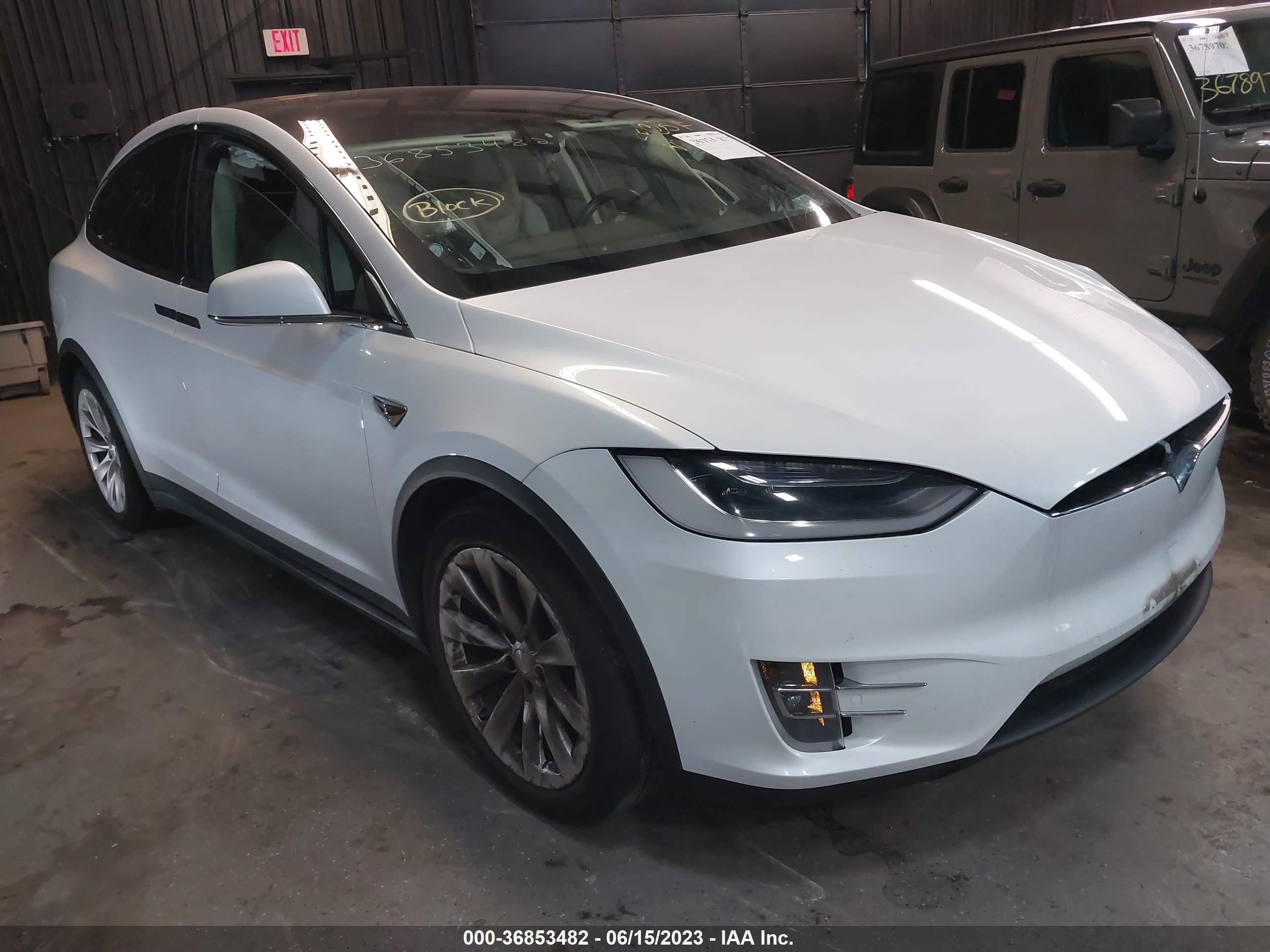 5YJXCBE25JF139555  tesla model x 2018 IMG 0