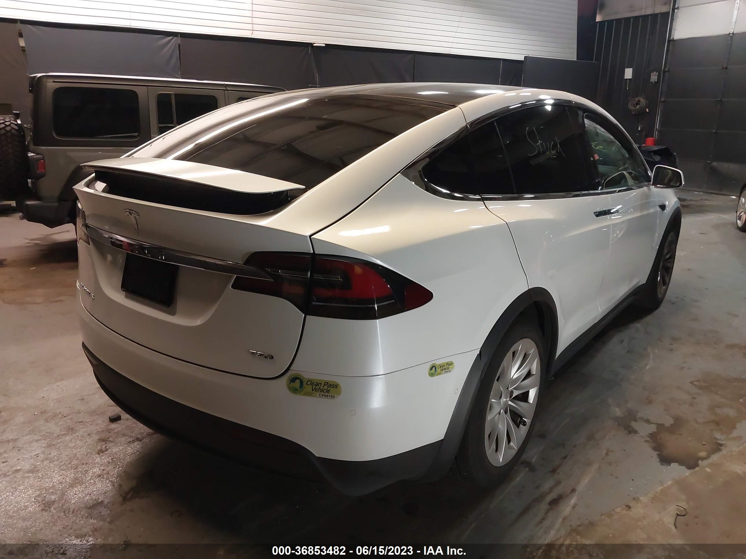 5YJXCBE25JF139555  tesla model x 2018 IMG 3