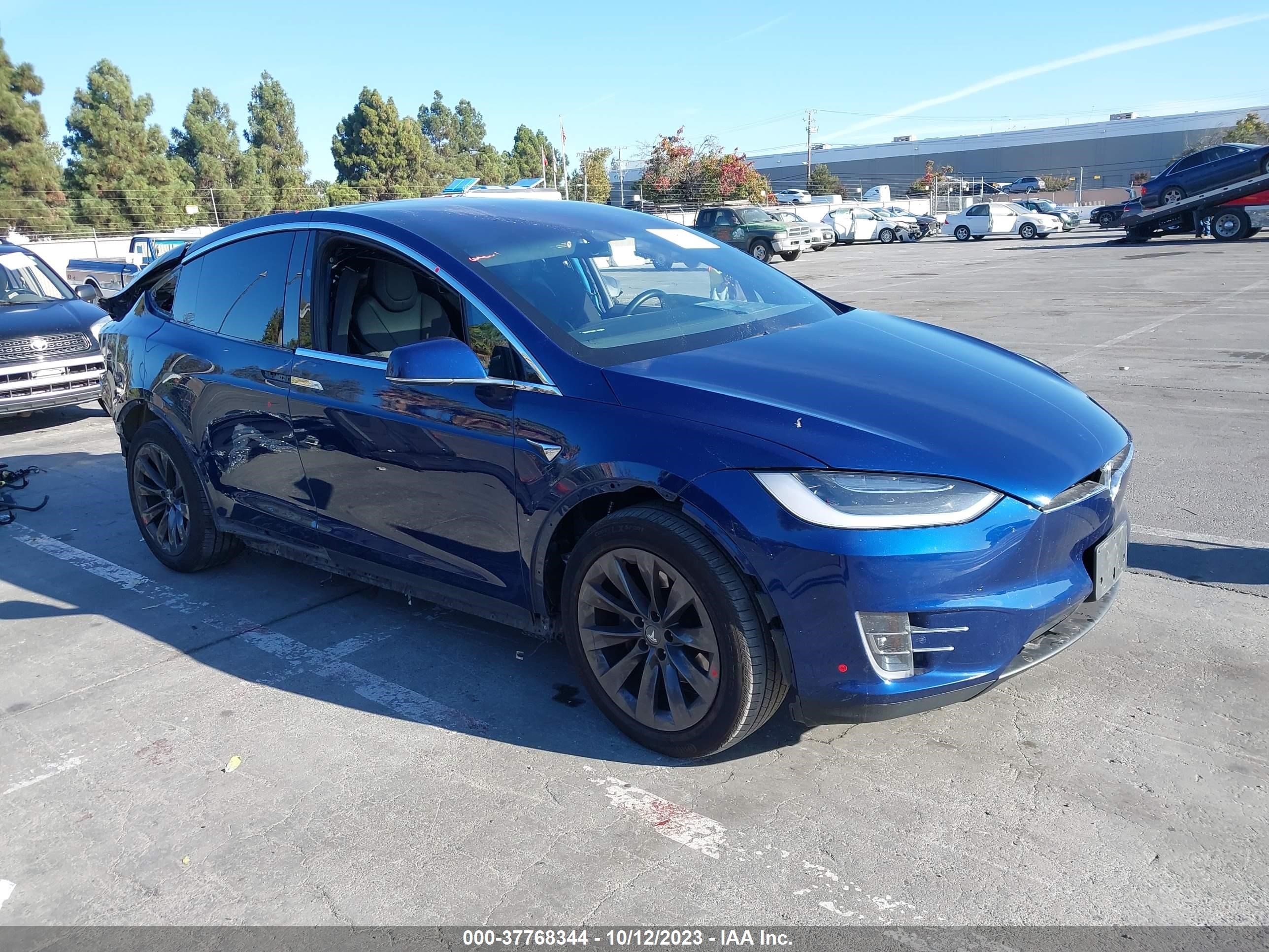 5YJXCBE26JF127463  tesla model x 2018 IMG 0