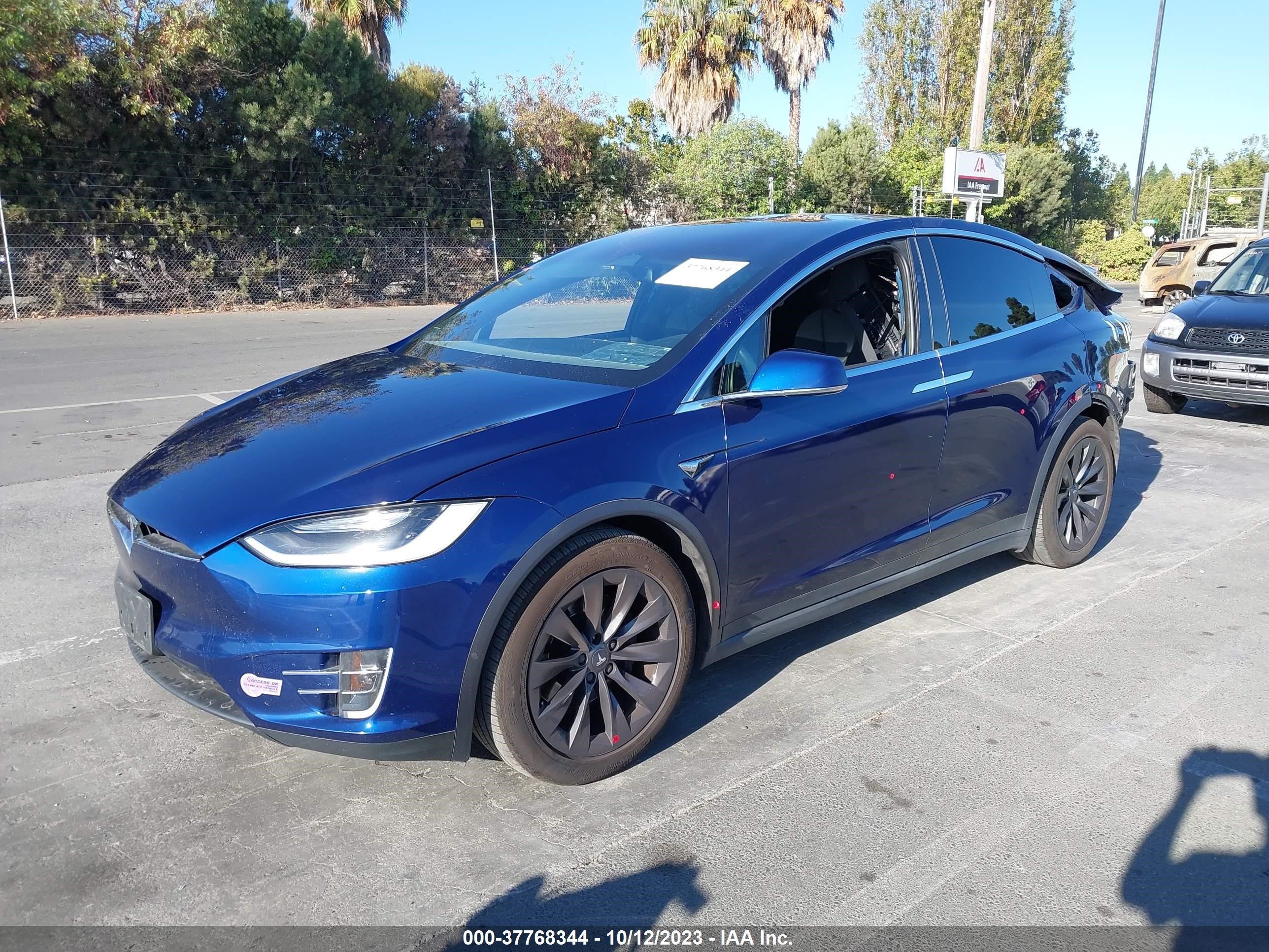 5YJXCBE26JF127463  tesla model x 2018 IMG 1