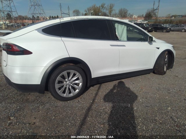 5YJXCBE28JF114276  tesla model x 2018 IMG 3