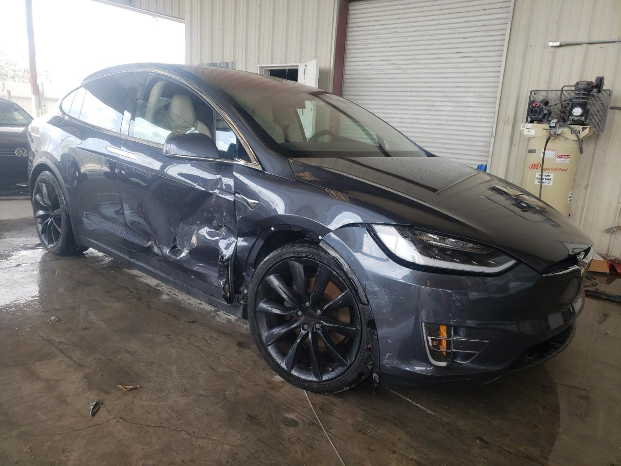 5YJXCDE27JF127466  tesla model x 2018 IMG 3