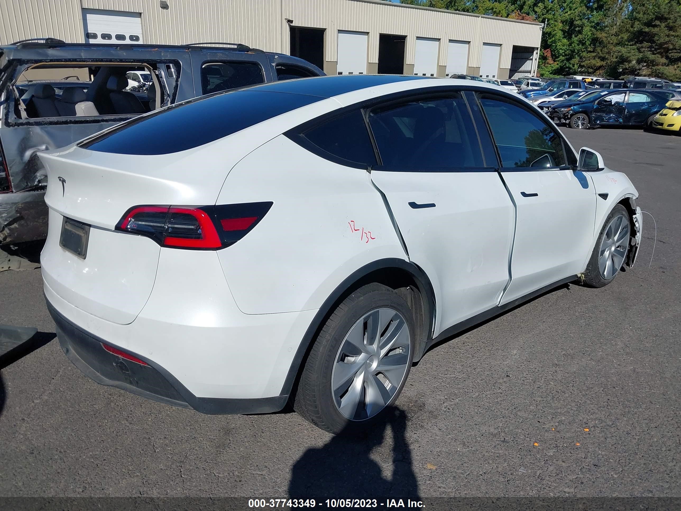 5YJYGDEE5LF055561  tesla model y 2020 IMG 3