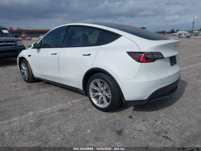 5YJYGDEE9MF066970  tesla model y 2021 IMG 2