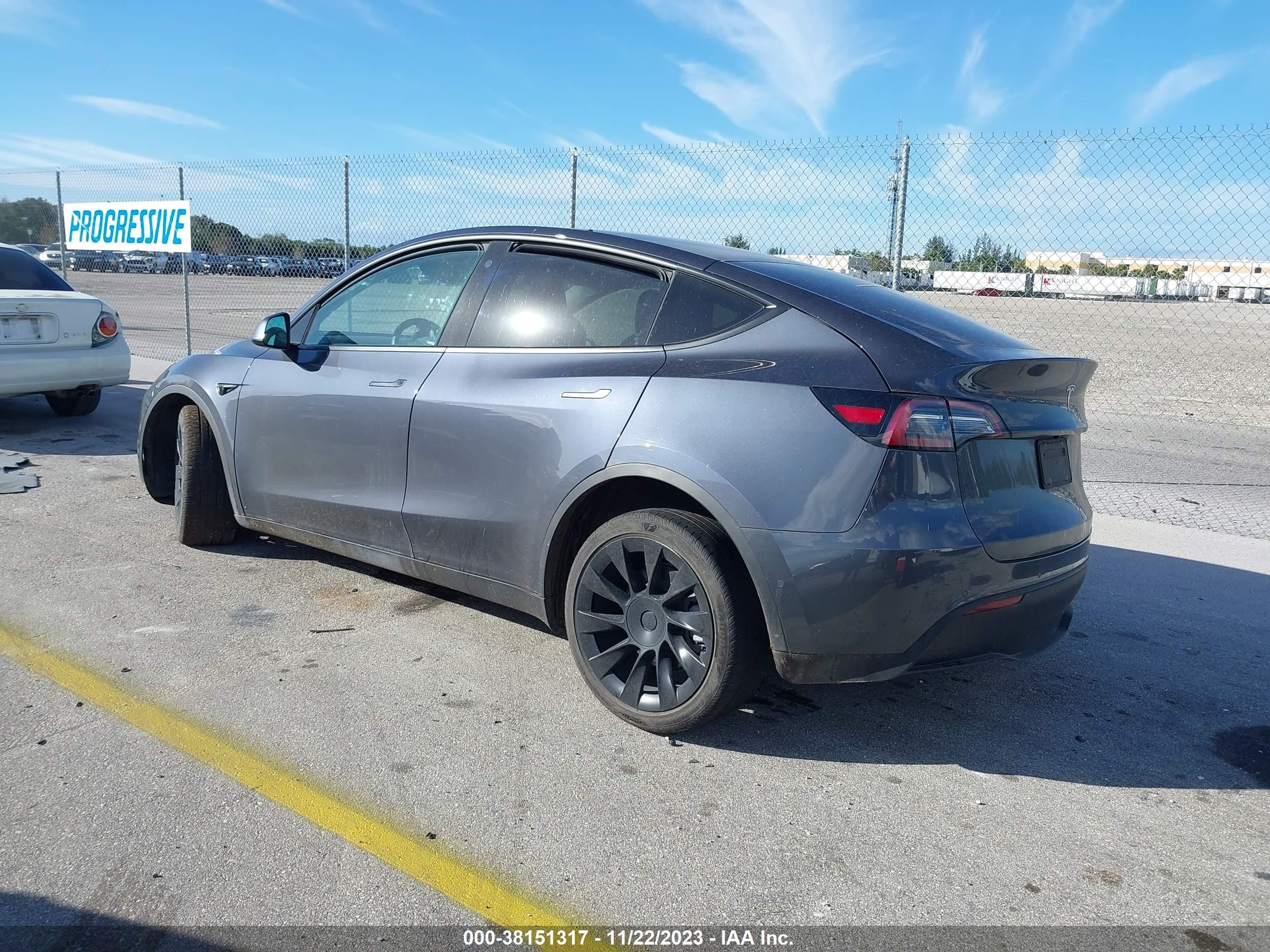 5YJYGAEE9MF143609  tesla model y 2021 IMG 2