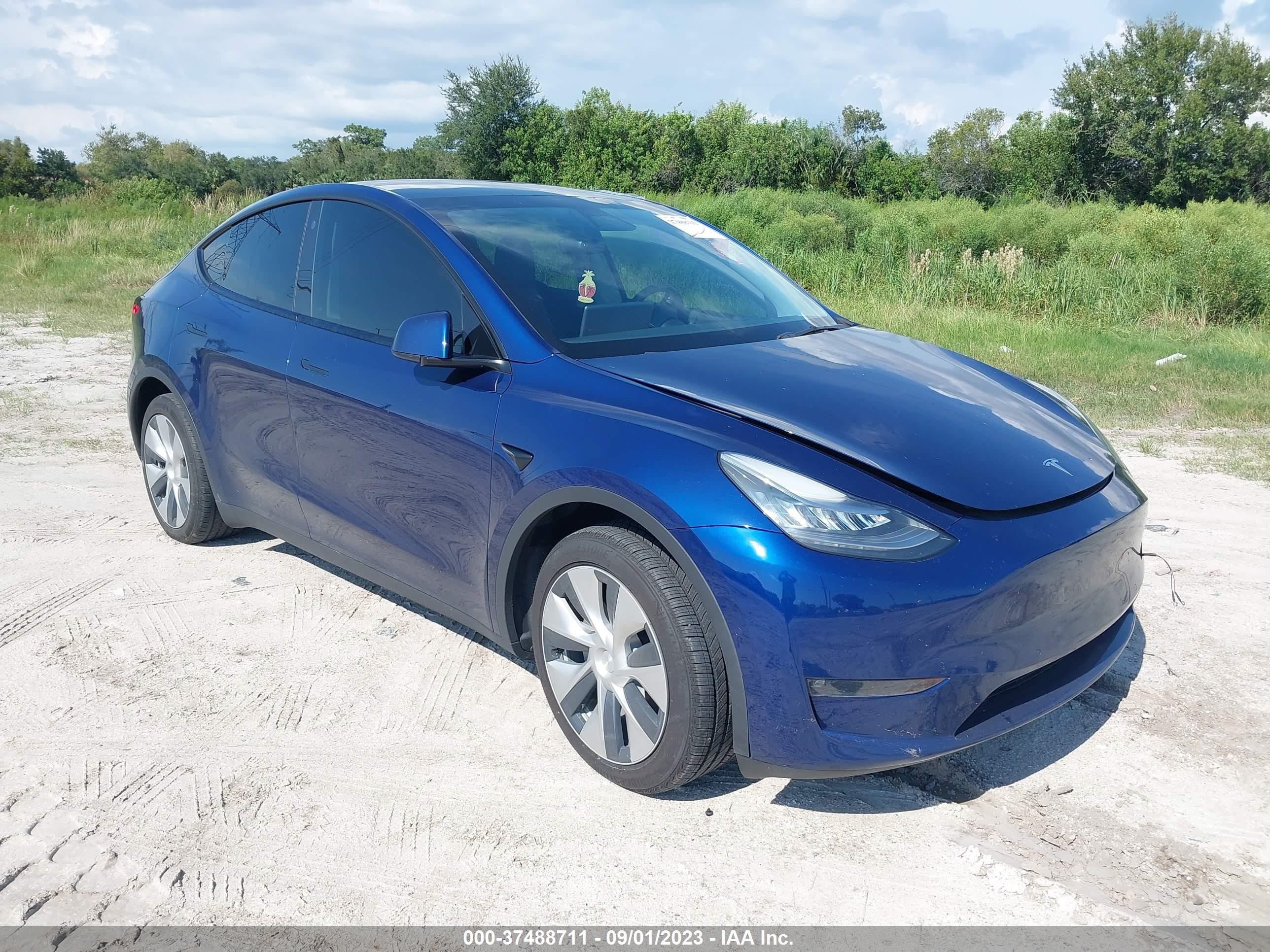 5YJYGDEE0MF173728  tesla model y 2021 IMG 0