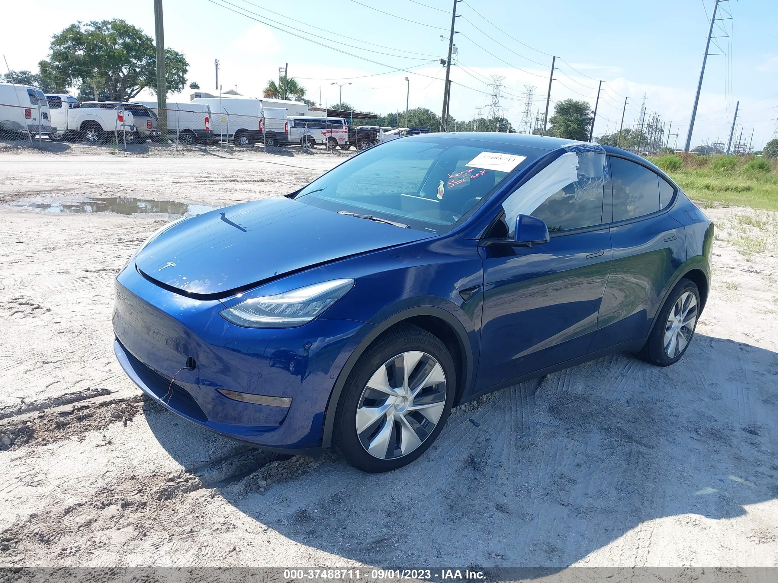 5YJYGDEE0MF173728  tesla model y 2021 IMG 1