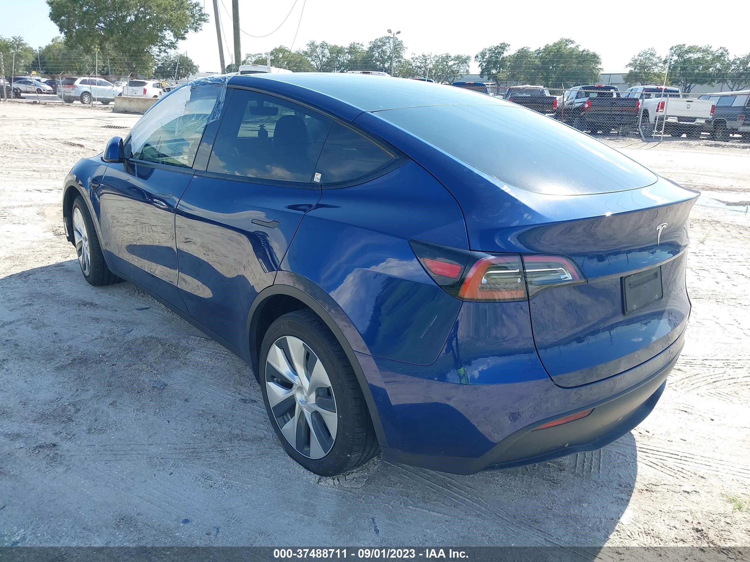 5YJYGDEE0MF173728  tesla model y 2021 IMG 2