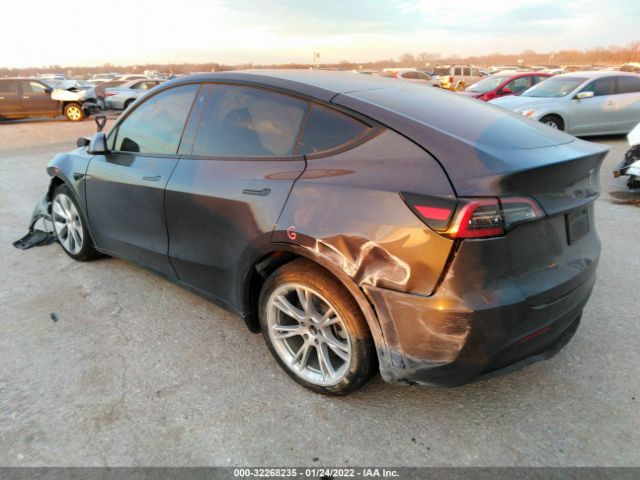 5YJYGDEE0MF209076  tesla model y 2021 IMG 2