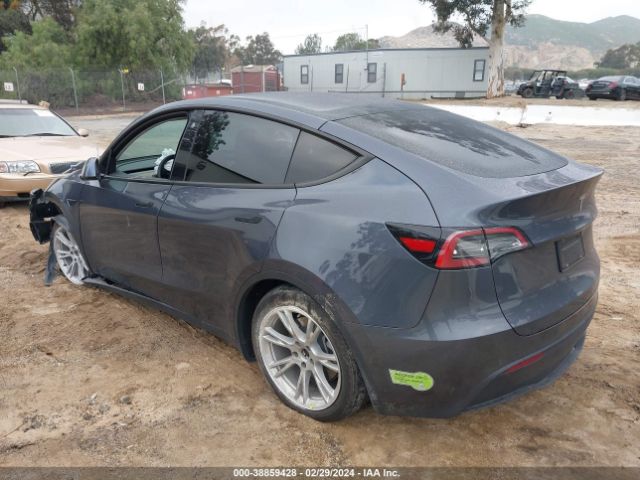 7SAYGDEE2NF320880  tesla model y 2022 IMG 2