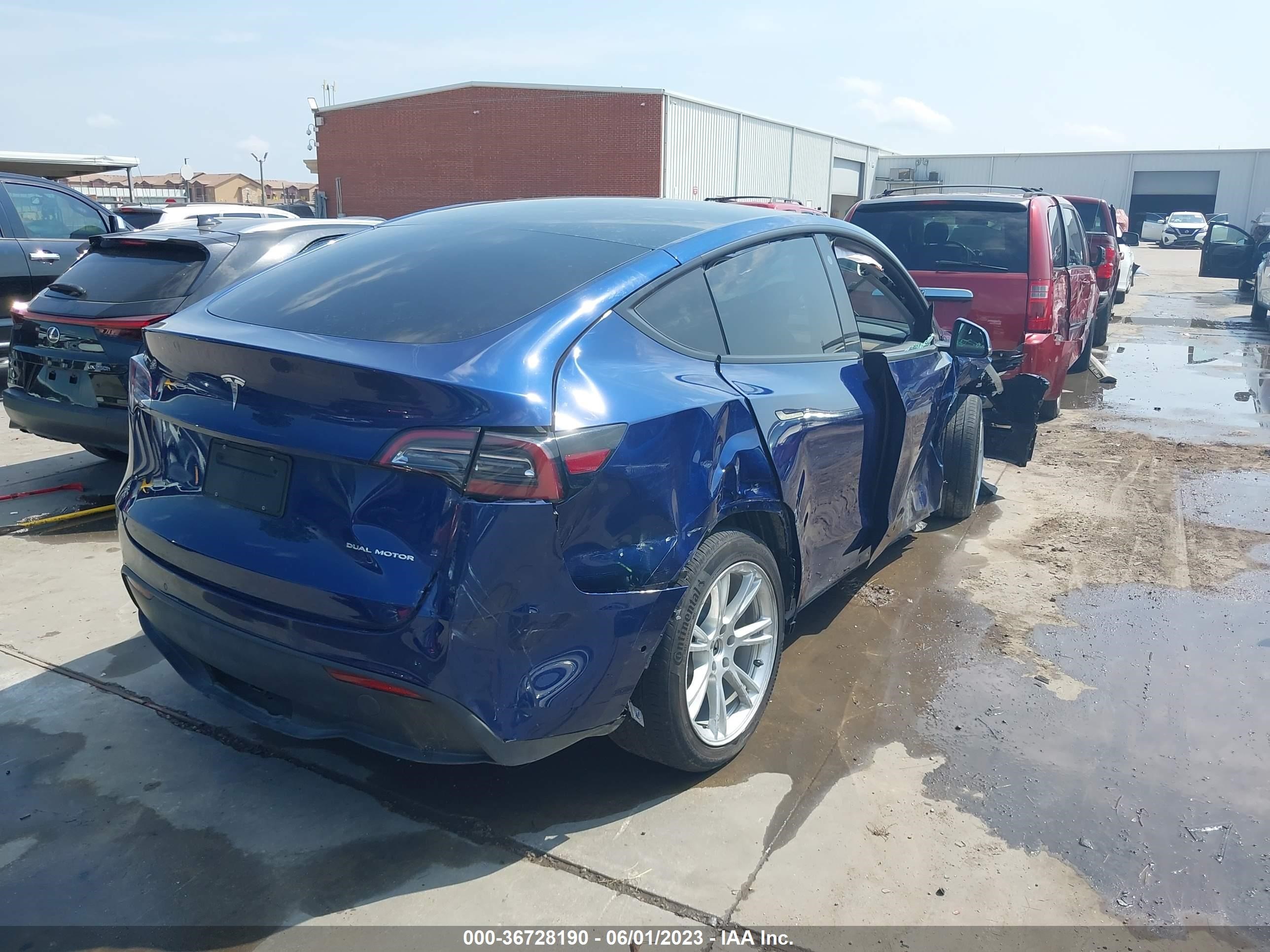 7SAYGDEE2NF322211  tesla model y 2021 IMG 3