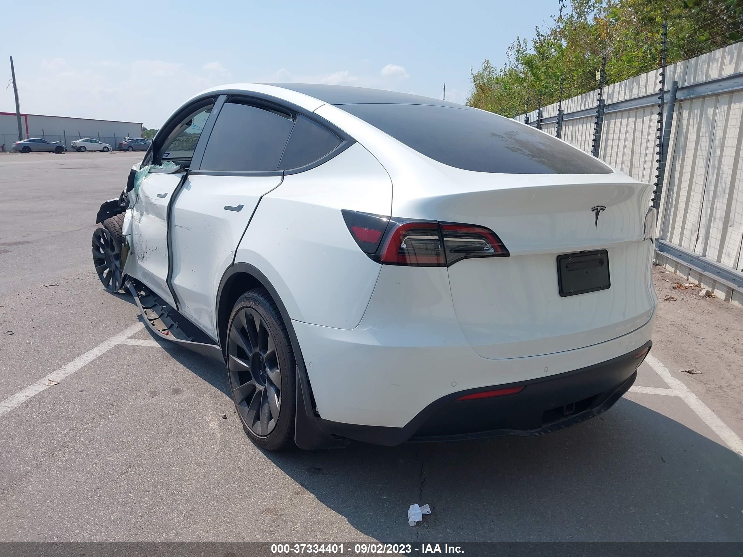 7SAYGDEE0NF427295  tesla model y 2022 IMG 2