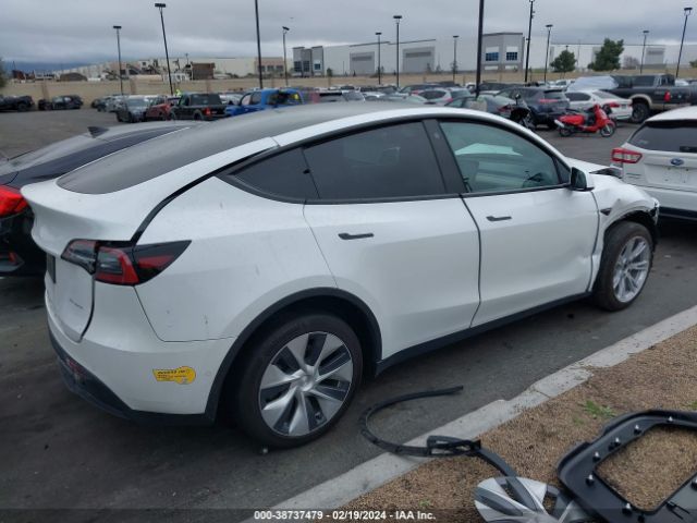 7SAYGDEE2NF360764  tesla model y 2022 IMG 3