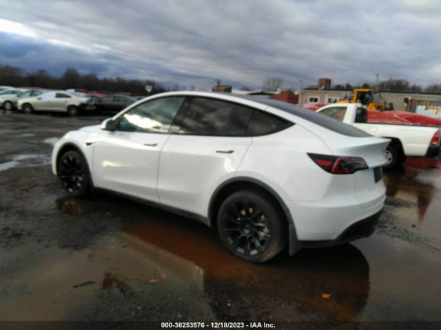 7SAYGDEE4NF401265  tesla model y 2022 IMG 2