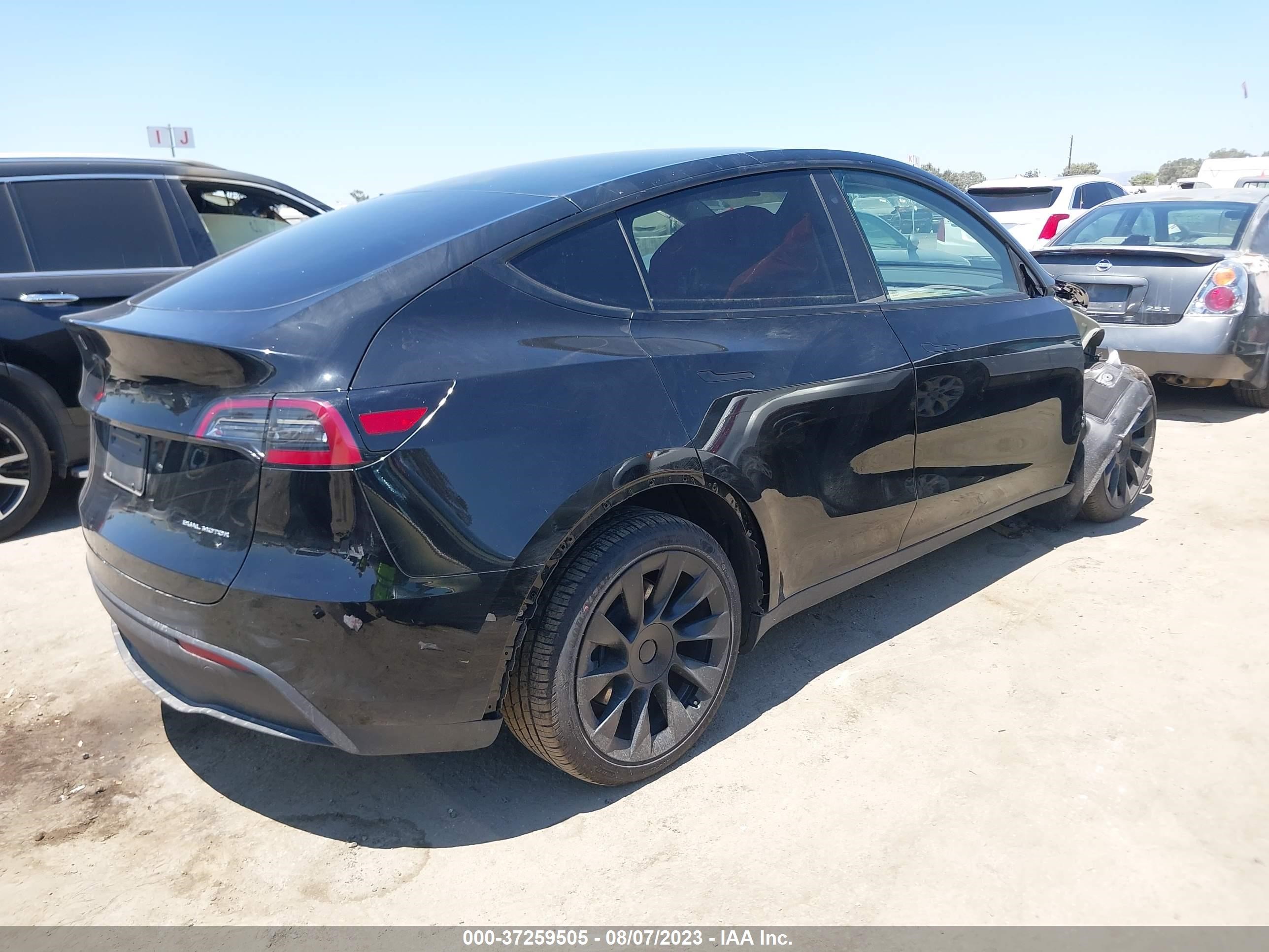 7SAYGDEE6PA030979  tesla model y 2023 IMG 3