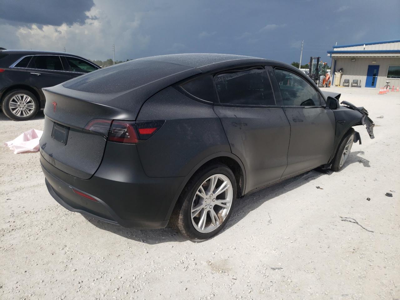 7SAYGDEE8NA014280  tesla model y 2022 IMG 2